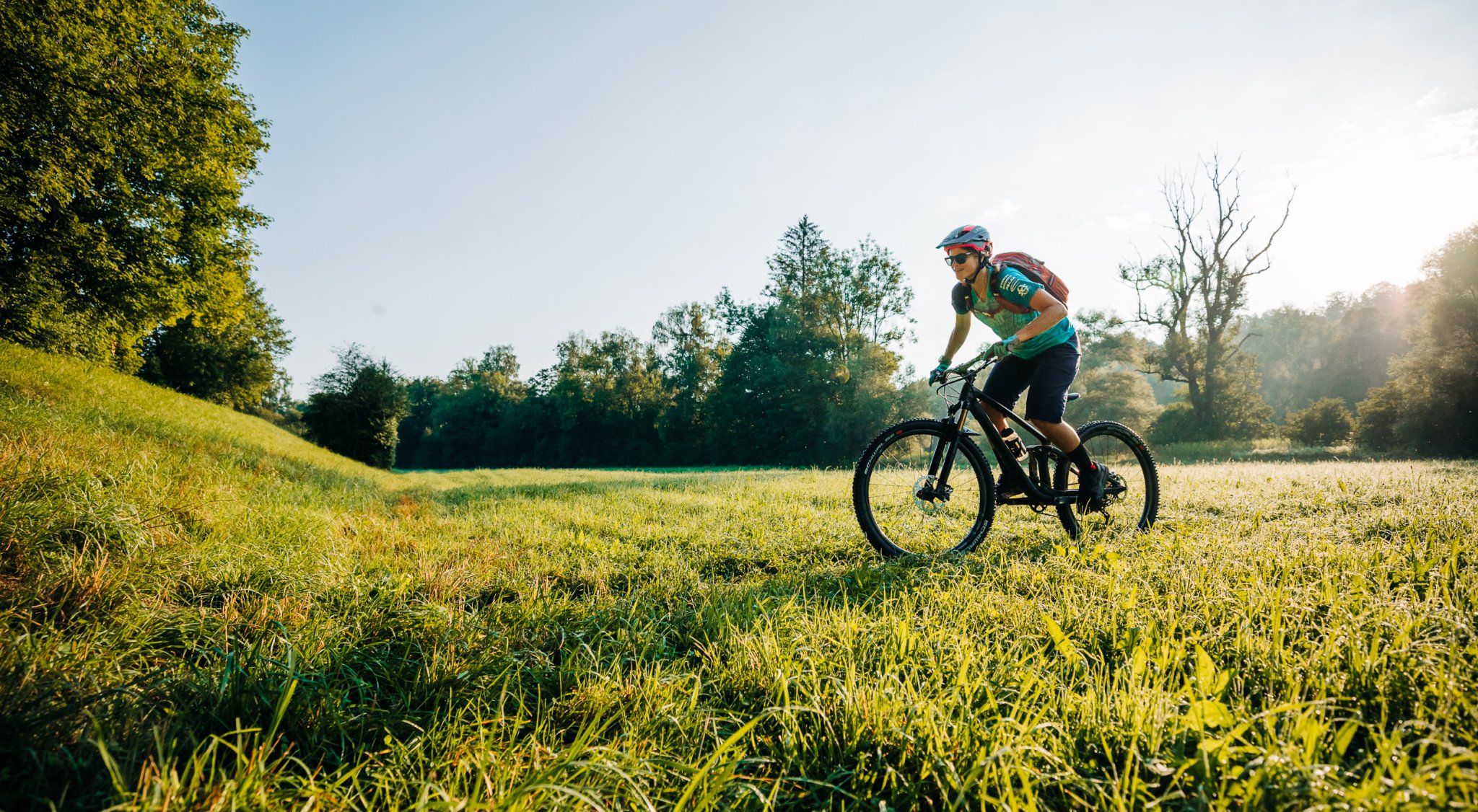 https://storage.googleapis.com/oneworld-prod/assets/BIKE_MOOD-9844.jpg?v=1627572054