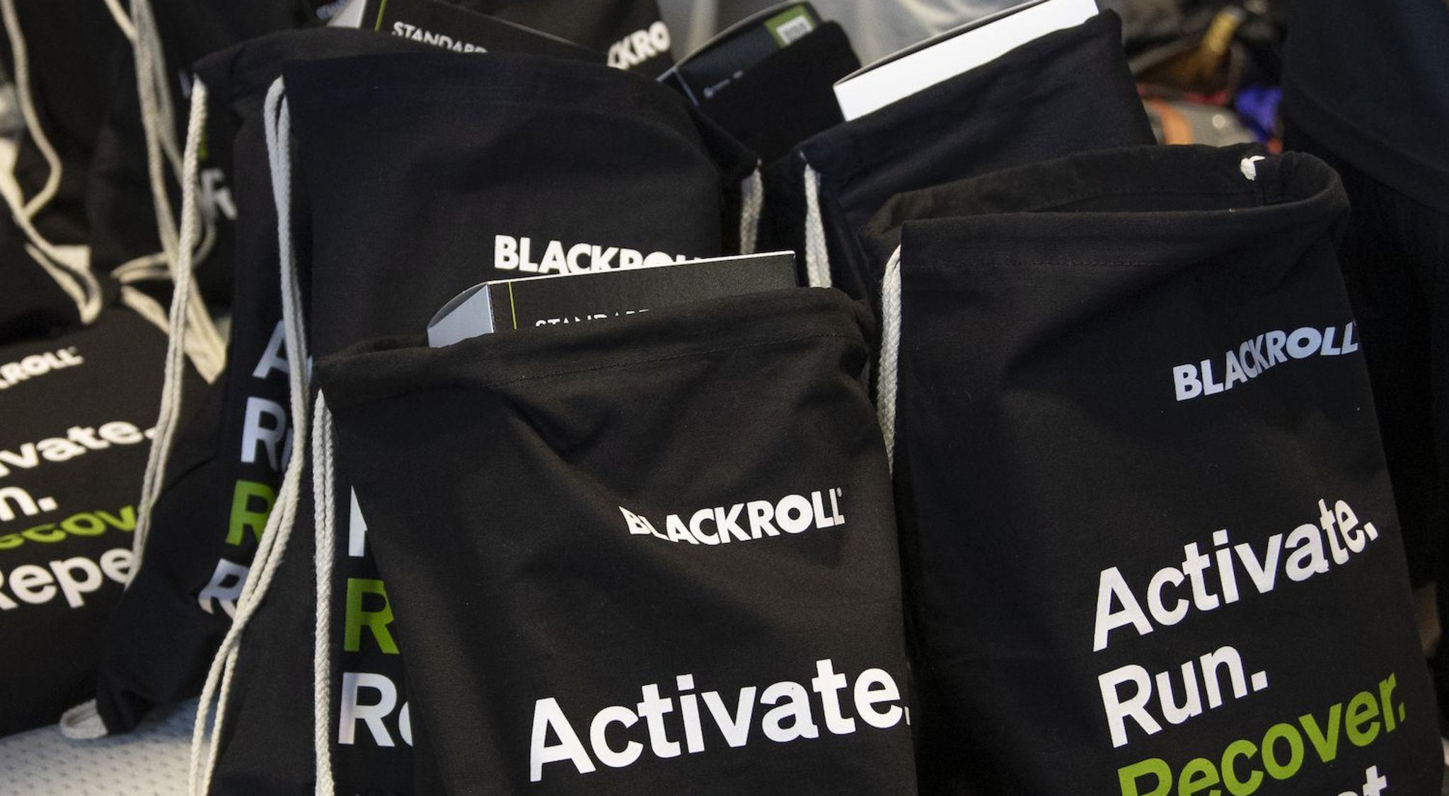 https://storage.googleapis.com/oneworld-prod/assets/Blackroll_Berlin_Starterkit.jpg?v=1727773807