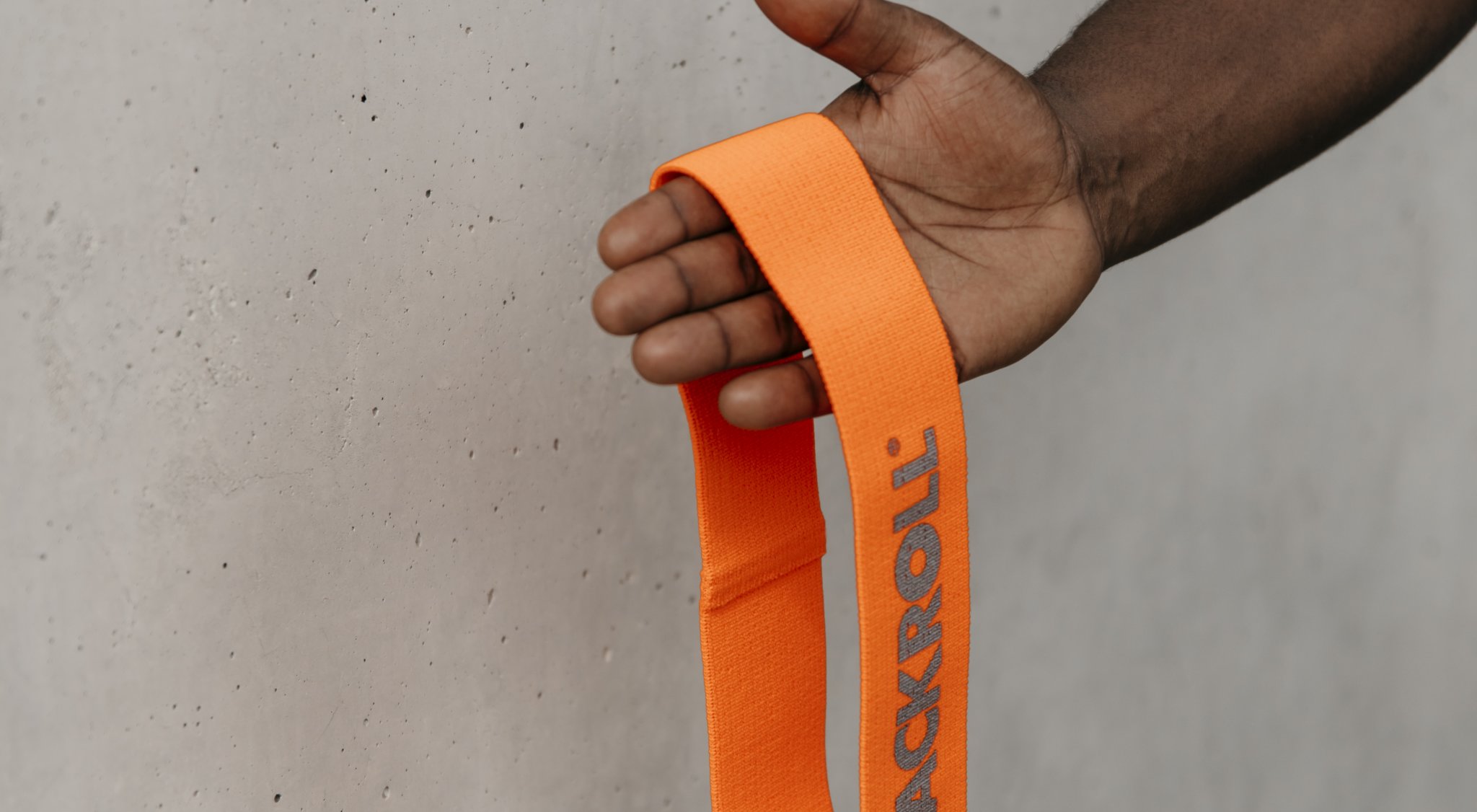 https://storage.googleapis.com/oneworld-prod/assets/Loop-Band_Hand.jpg?v=1641972997