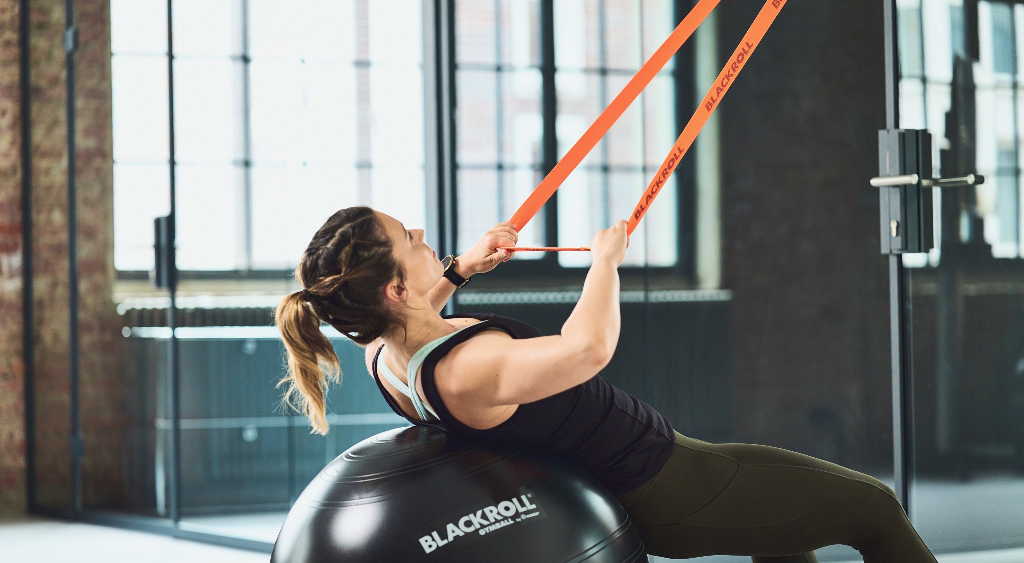 https://storage.googleapis.com/oneworld-prod/assets/blackroll-fitness-training-home-workout.jpg?v=1641812939