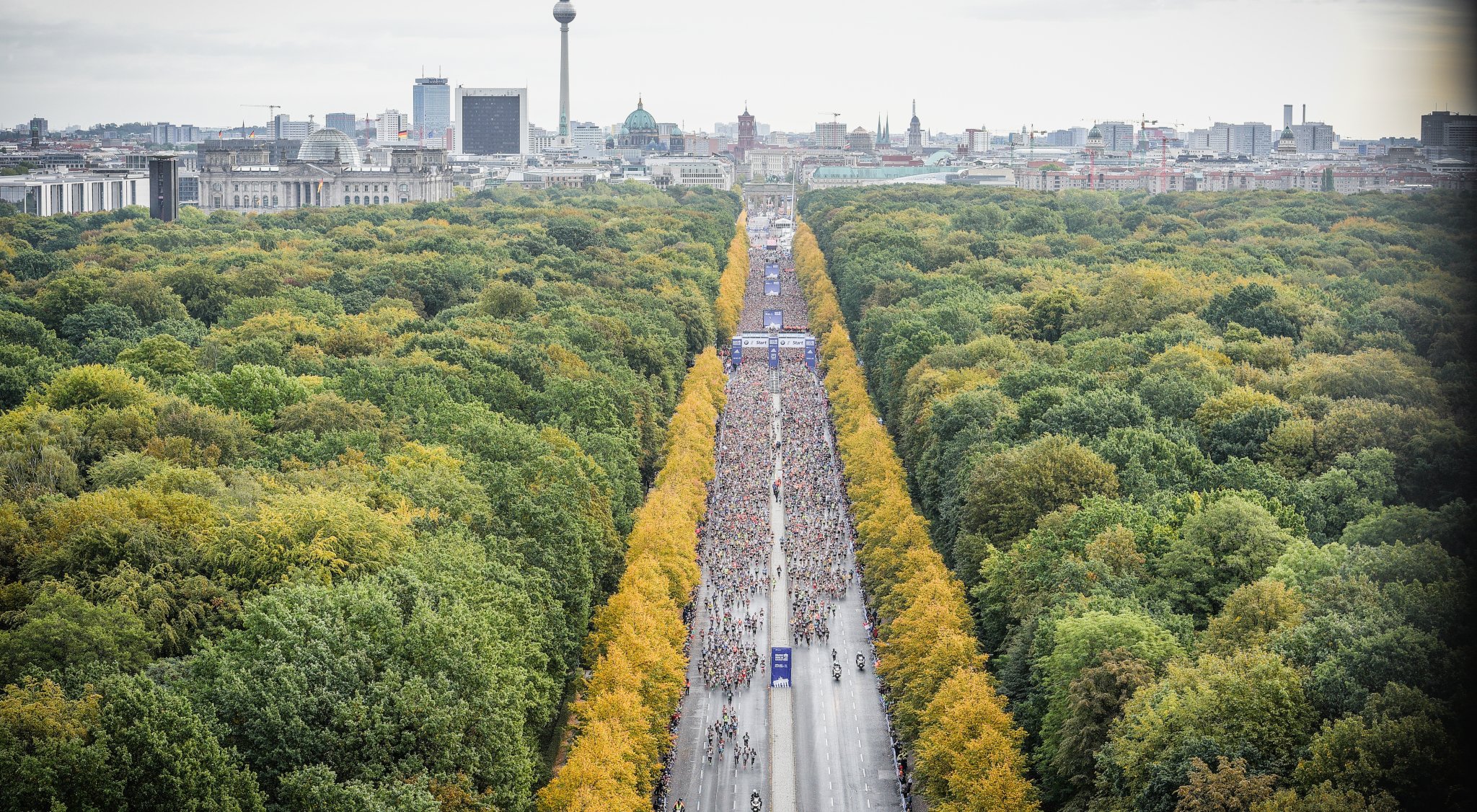 https://storage.googleapis.com/oneworld-prod/assets/bmw-berlin-marathon-2019-1-start.jpeg?v=1707726179