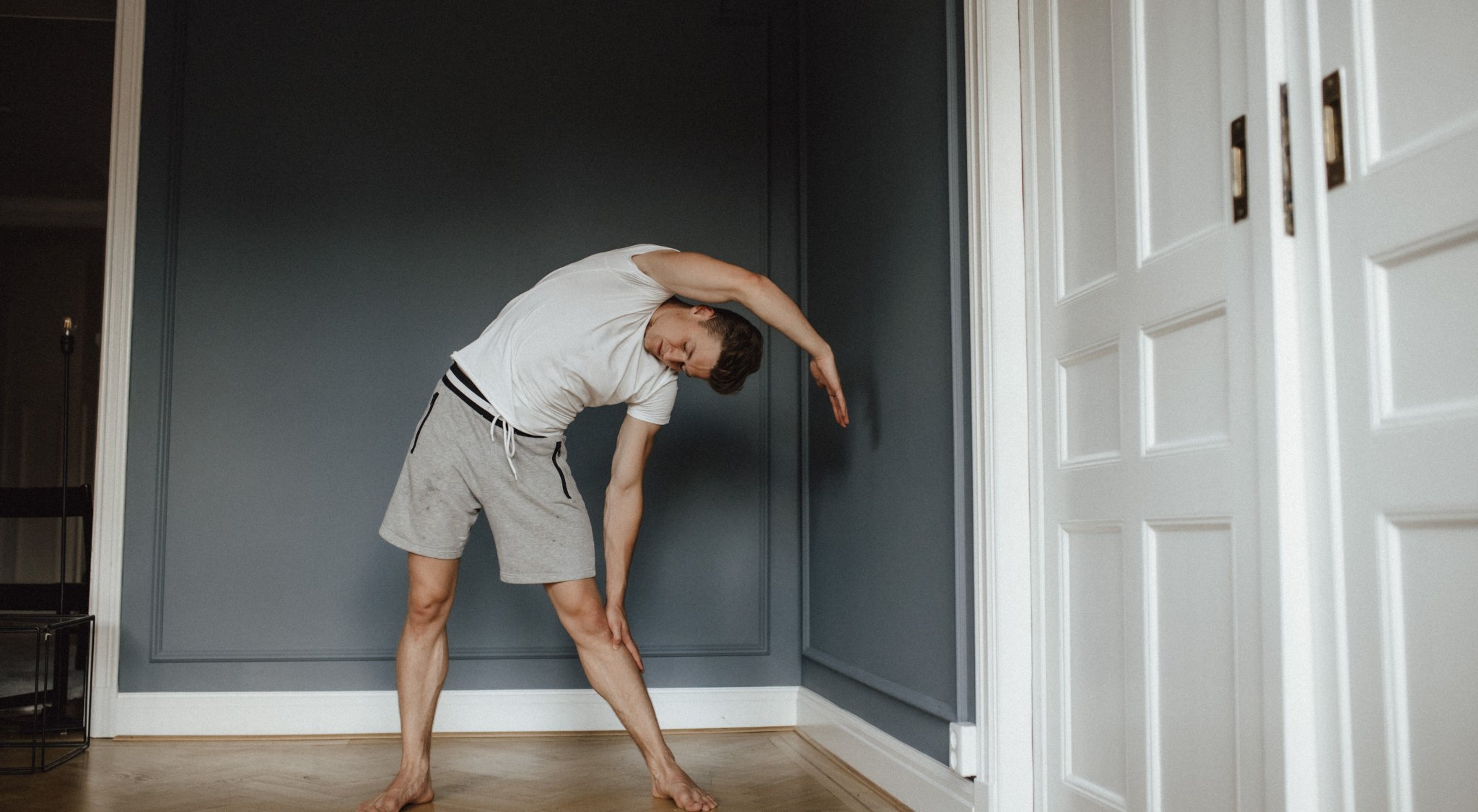 https://storage.googleapis.com/oneworld-prod/assets/fascial-stretching.jpg?v=1628192893