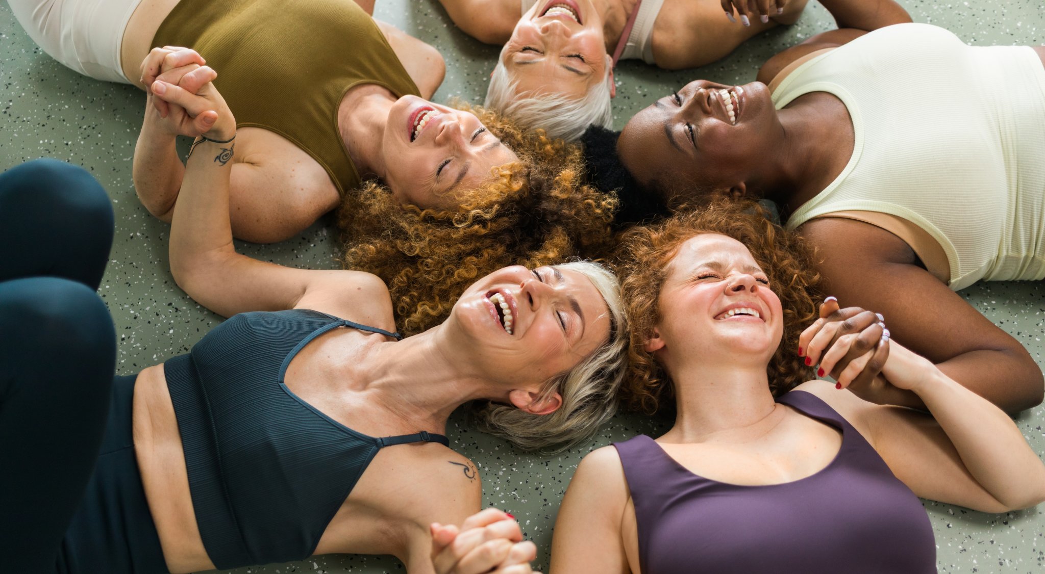 https://storage.googleapis.com/oneworld-prod/assets/sportliche_frauen.jpeg?v=1786972020