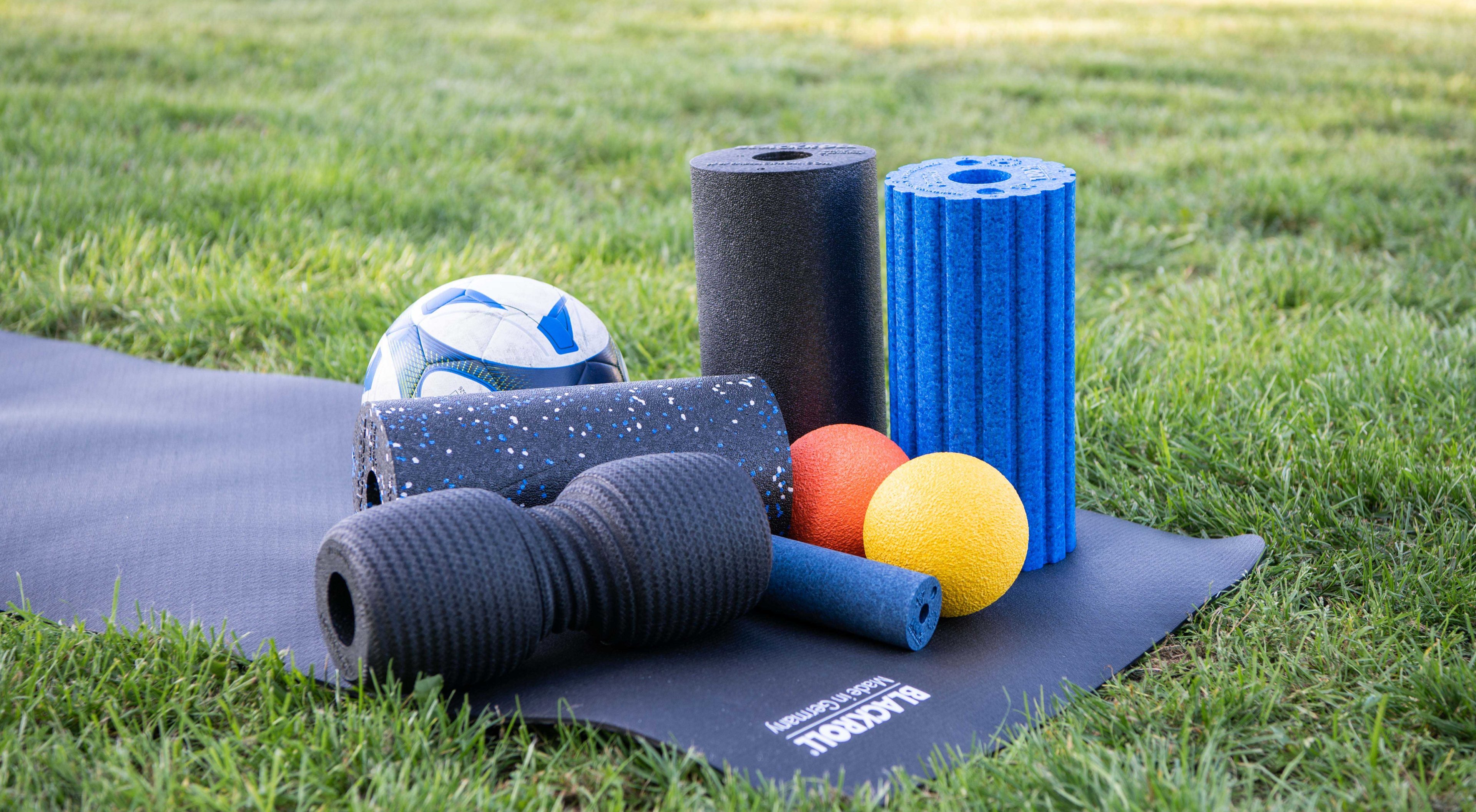 https://storage.googleapis.com/oneworld-prod/assets/BLACKROLL-Produkte-Fussball-Faszientools.jpg?v=1716380906