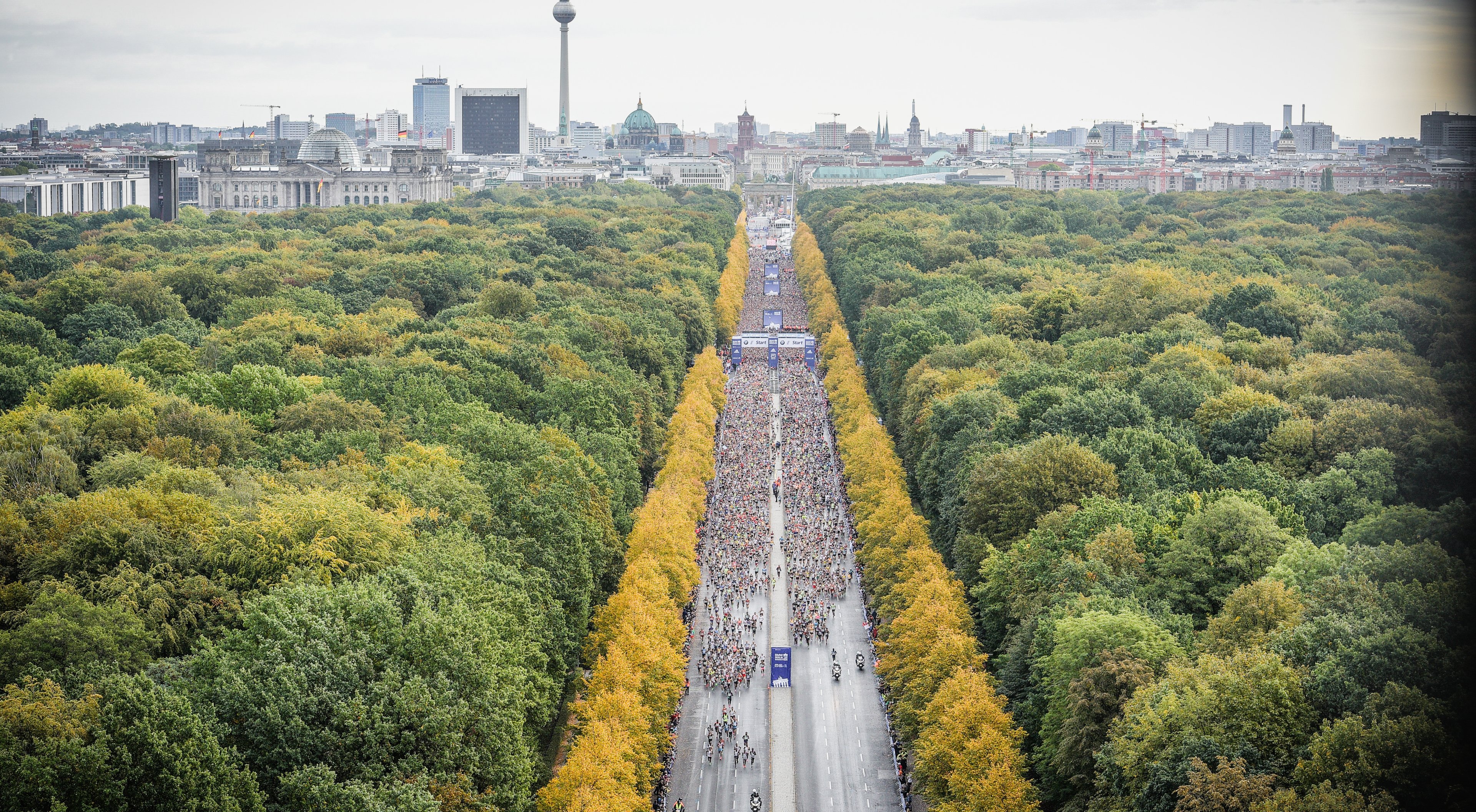 https://storage.googleapis.com/oneworld-prod/assets/bmw-berlin-marathon-2019-1-start.jpeg?v=1707726179