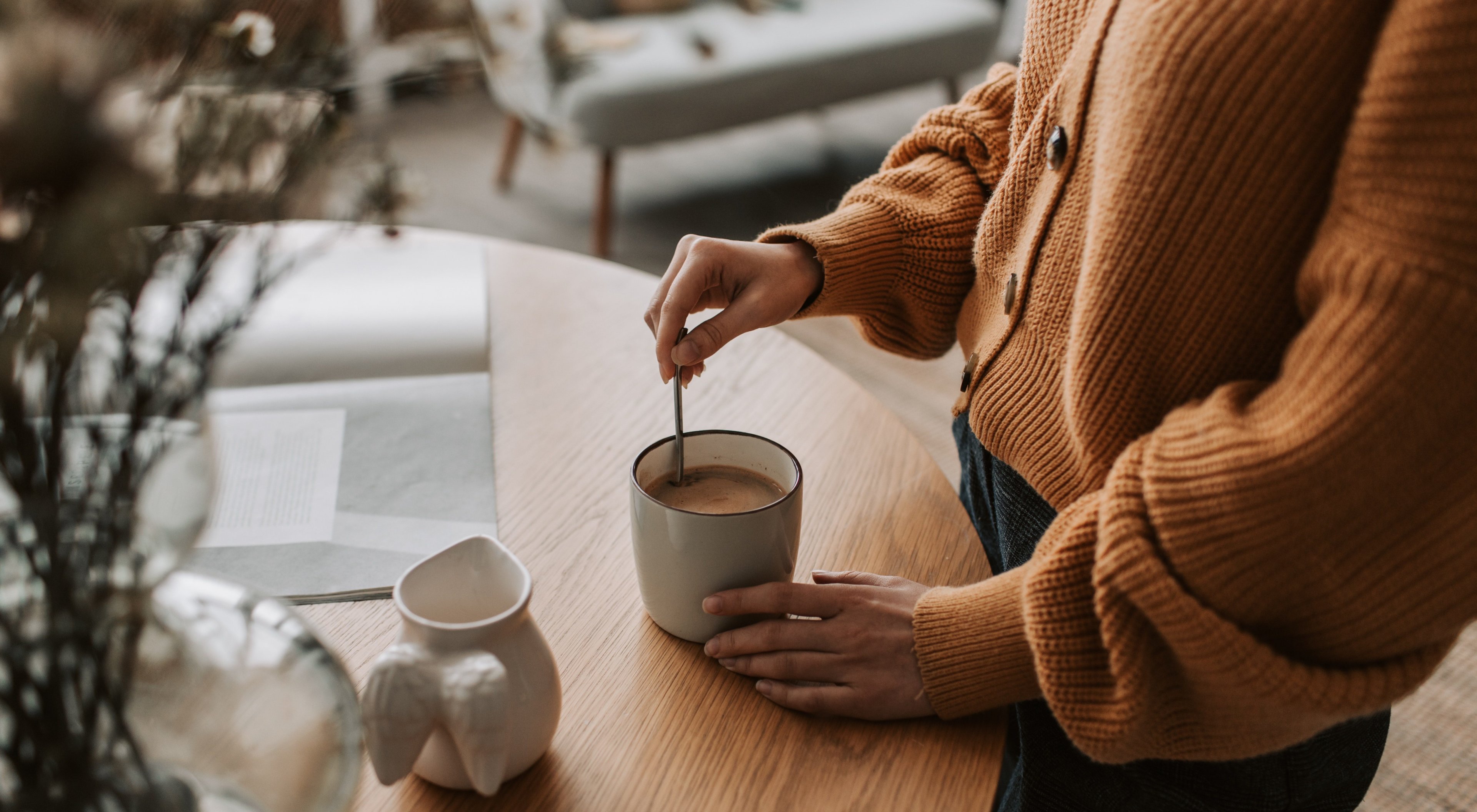 https://storage.googleapis.com/oneworld-prod/assets/kaffee-koffein-am-abend.jpeg?v=1682692277