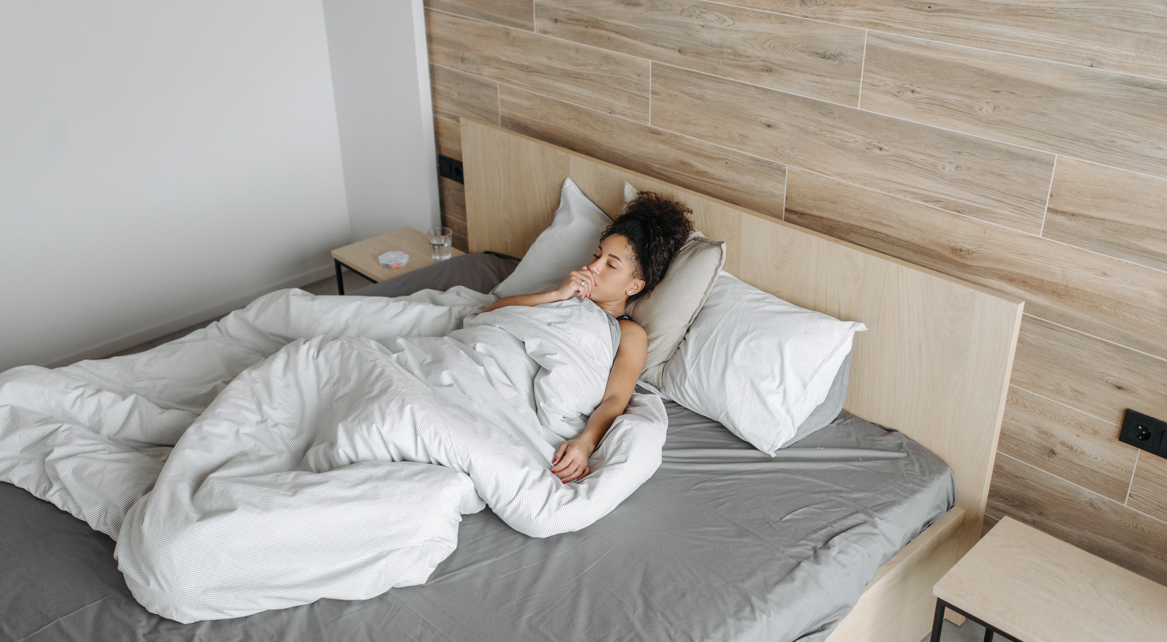 https://storage.googleapis.com/oneworld-prod/assets/niedrige-luftfeuchtigkeit-im-schlafzimmer_2023-05-12-112921_nrtu.jpeg?v=1683890961