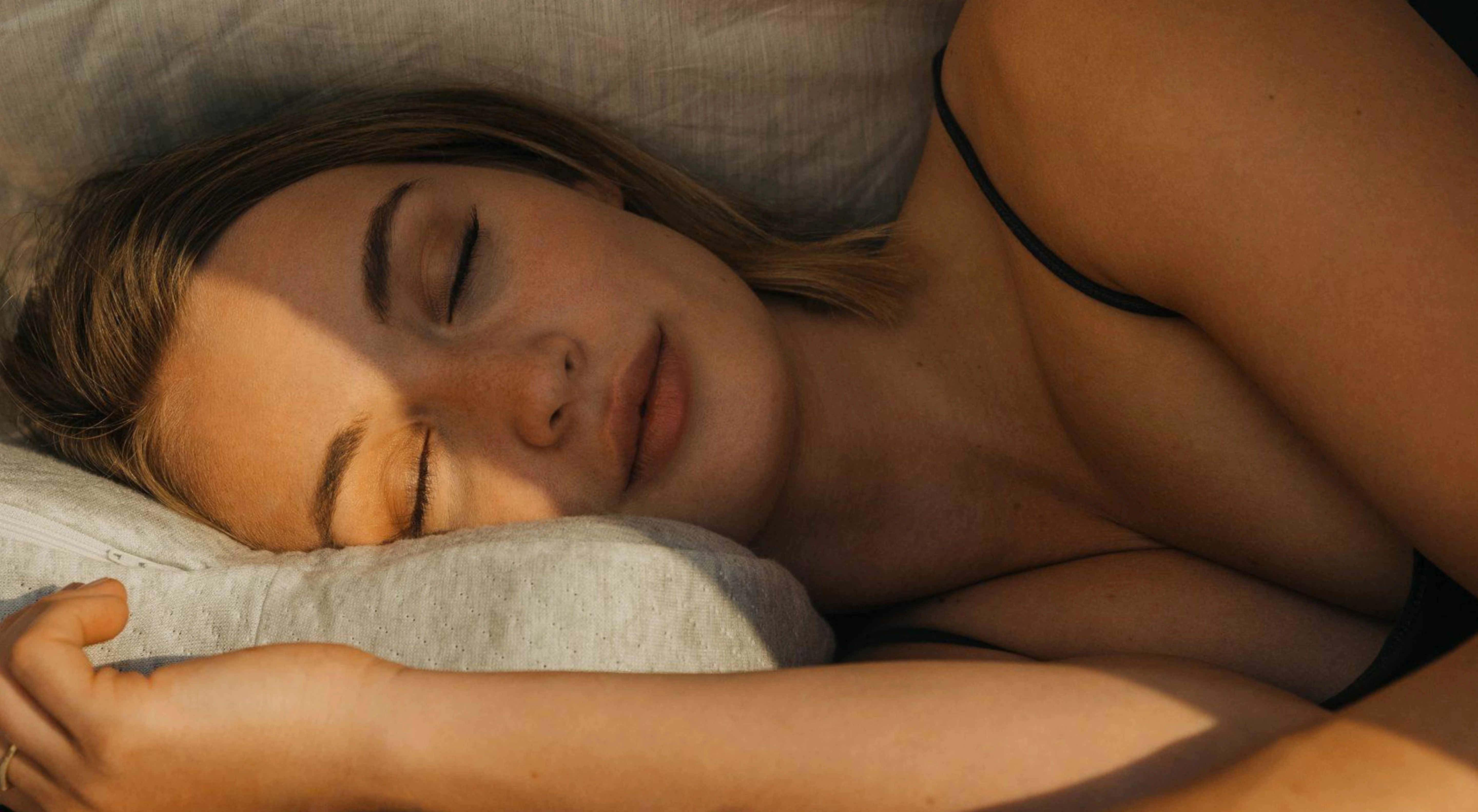 https://storage.googleapis.com/oneworld-prod/assets/2Y2A0202_2021_Sleep_Web_2022-08-08-151316_vxqb.webp?v=1705311158