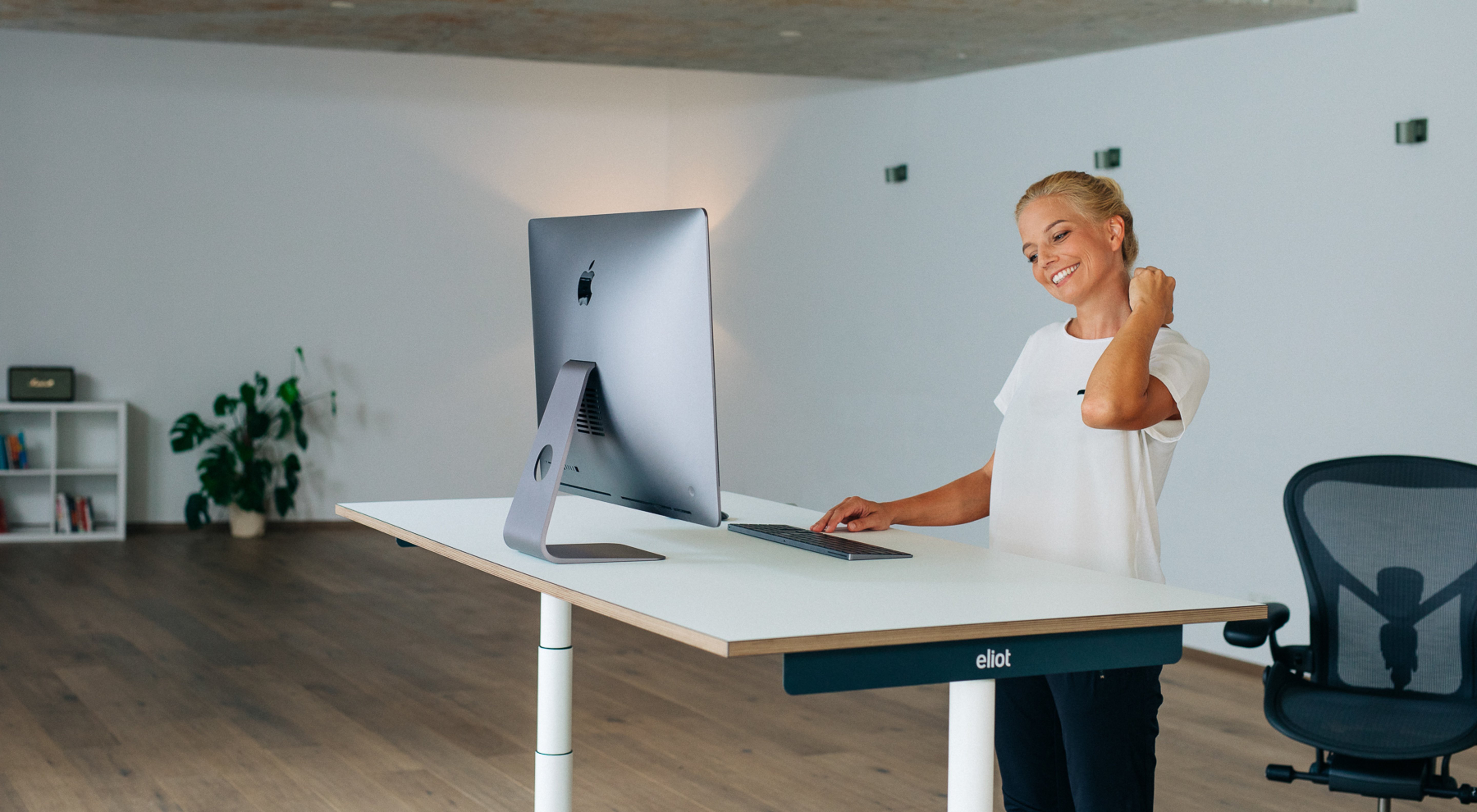 https://storage.googleapis.com/oneworld-prod/assets/anti-stress-uebungen-am-arbeitsplatz.jpg?v=1616766342