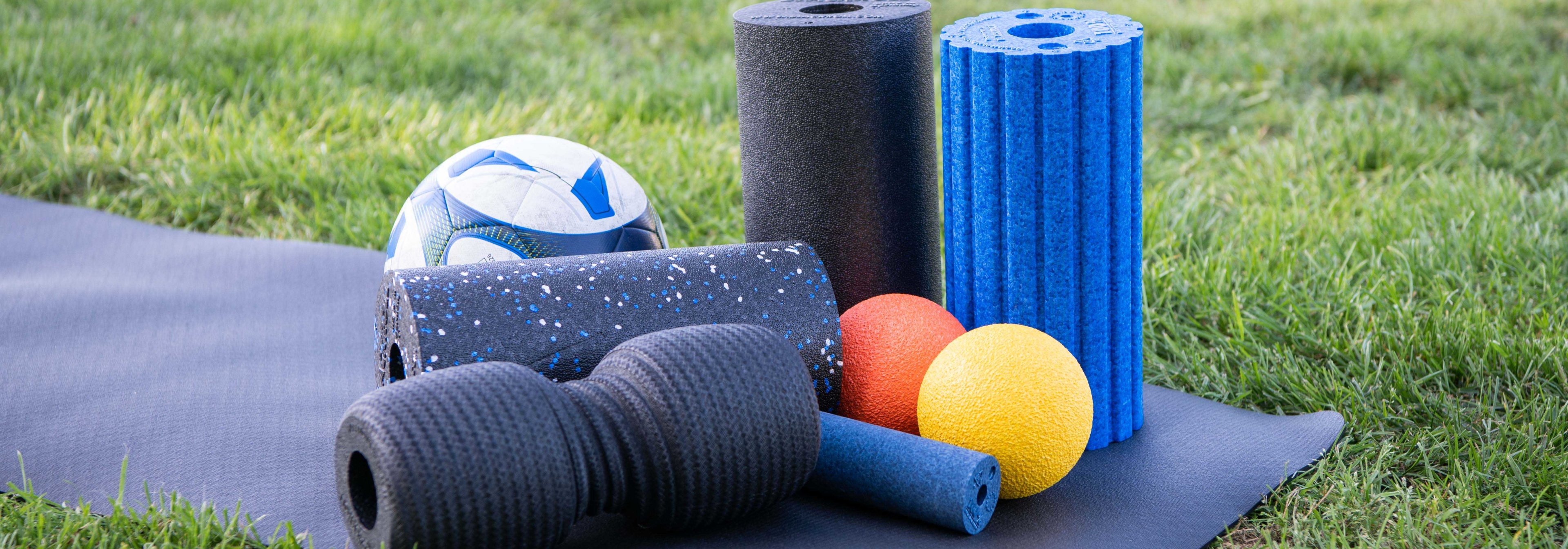 https://storage.googleapis.com/oneworld-prod/assets/BLACKROLL-Produkte-Fussball-Faszientools.jpg?v=1716380906