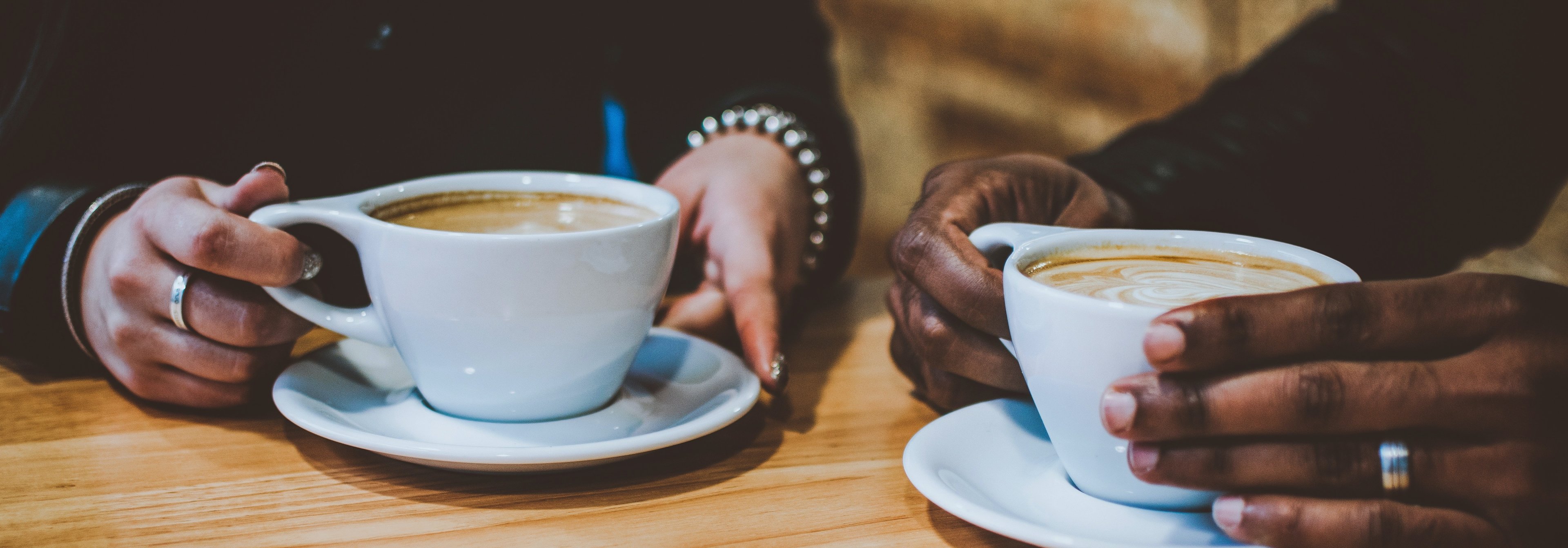 https://storage.googleapis.com/oneworld-prod/assets/Leichtschlafphase-Auf-Kaffee-und-Alkohol-verzichten.jpeg?v=1680706546