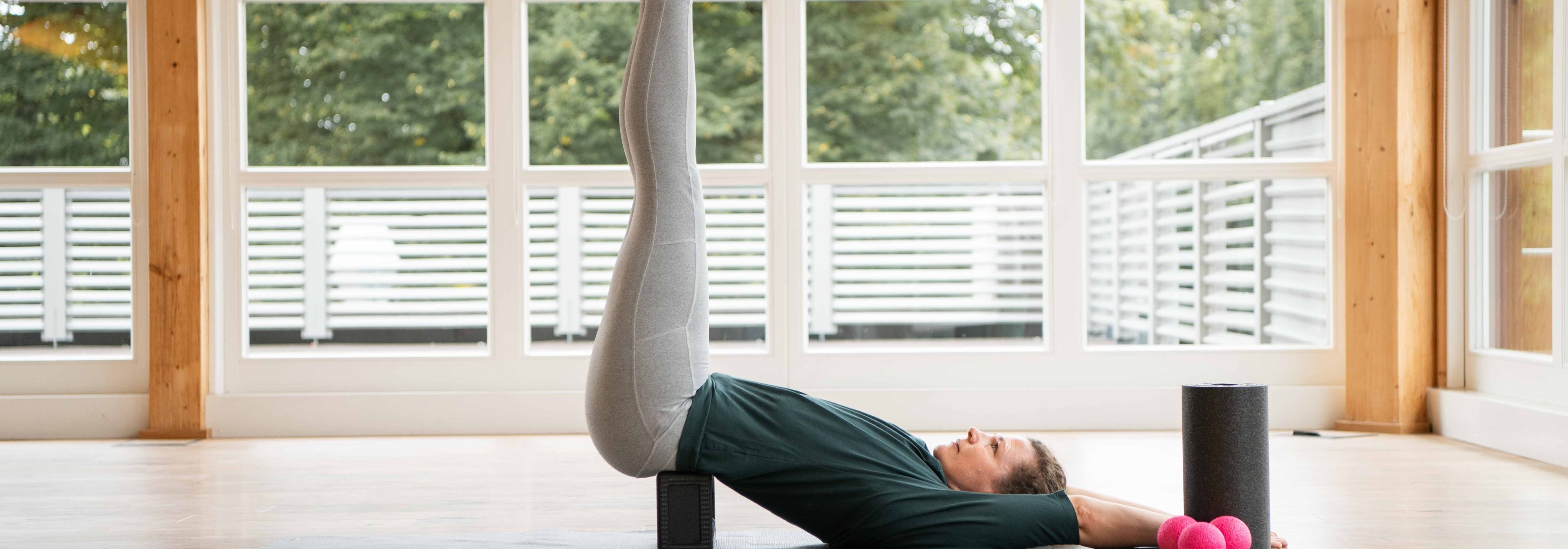 https://storage.googleapis.com/oneworld-prod/assets/bewegungsformen-faszien-yoga-blackroll.jpg?v=1648644016