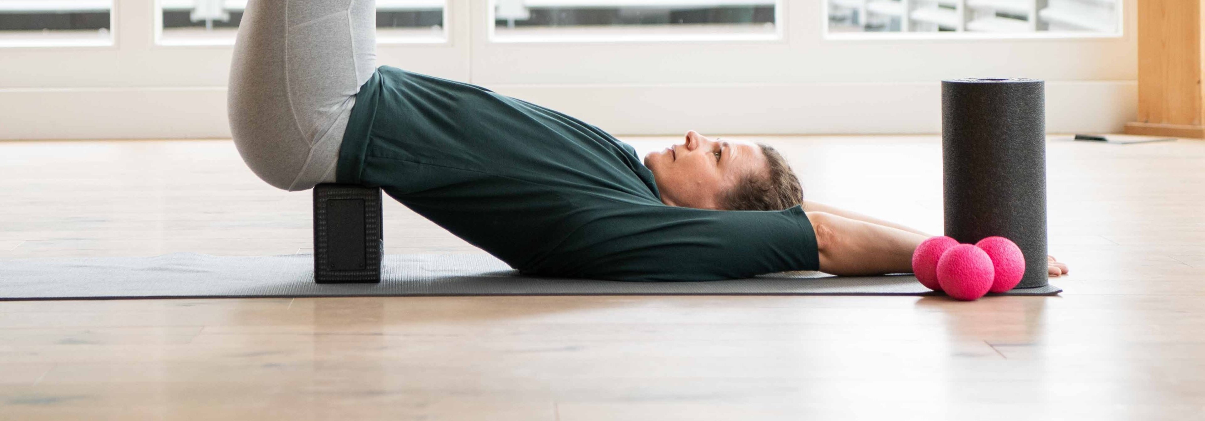 https://storage.googleapis.com/oneworld-prod/assets/bewegungsformen-faszien-yoga-blackroll_2022-03-30-125532_wtsz.jpg?v=1648644933