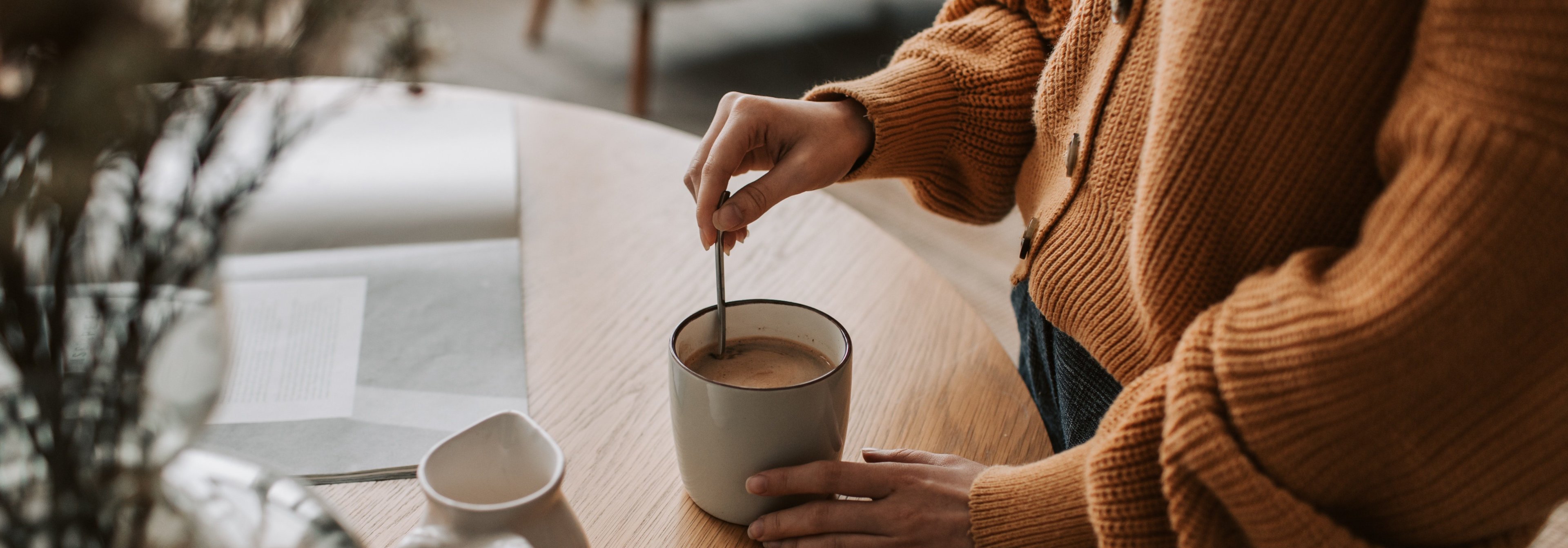 https://storage.googleapis.com/oneworld-prod/assets/kaffee-koffein-am-abend.jpeg?v=1682692277