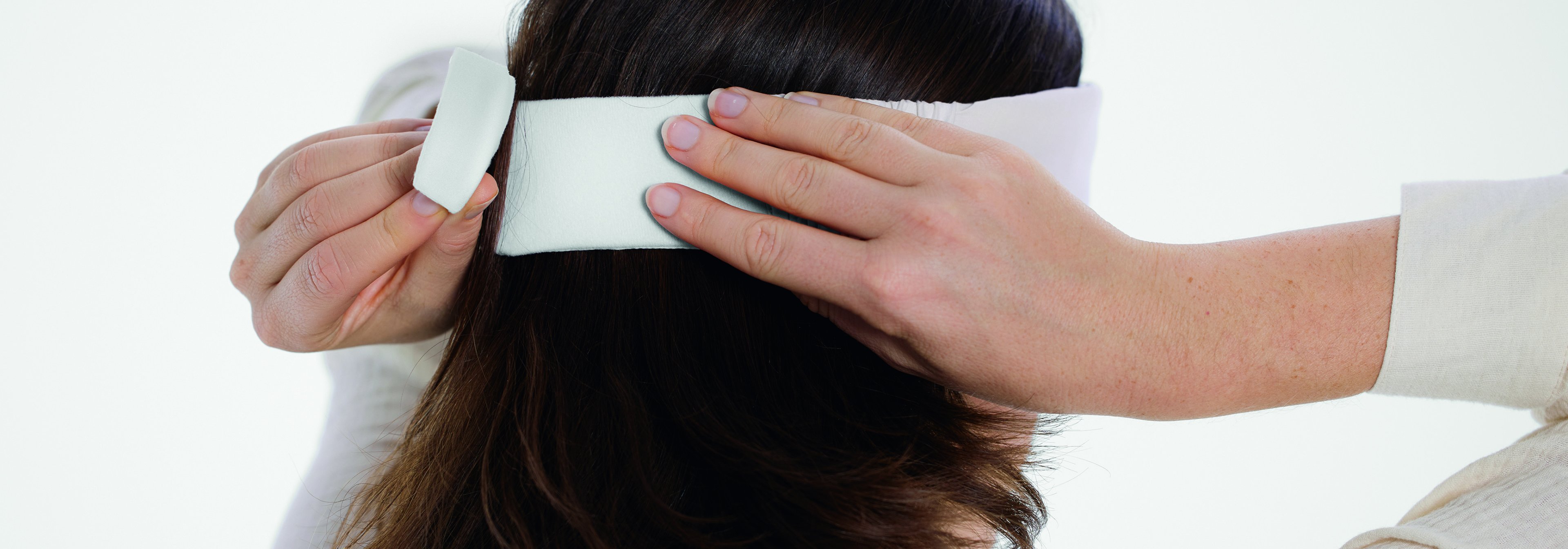 https://storage.googleapis.com/oneworld-prod/assets/sleep_mask_verschluss_02.jpg?v=1771591310