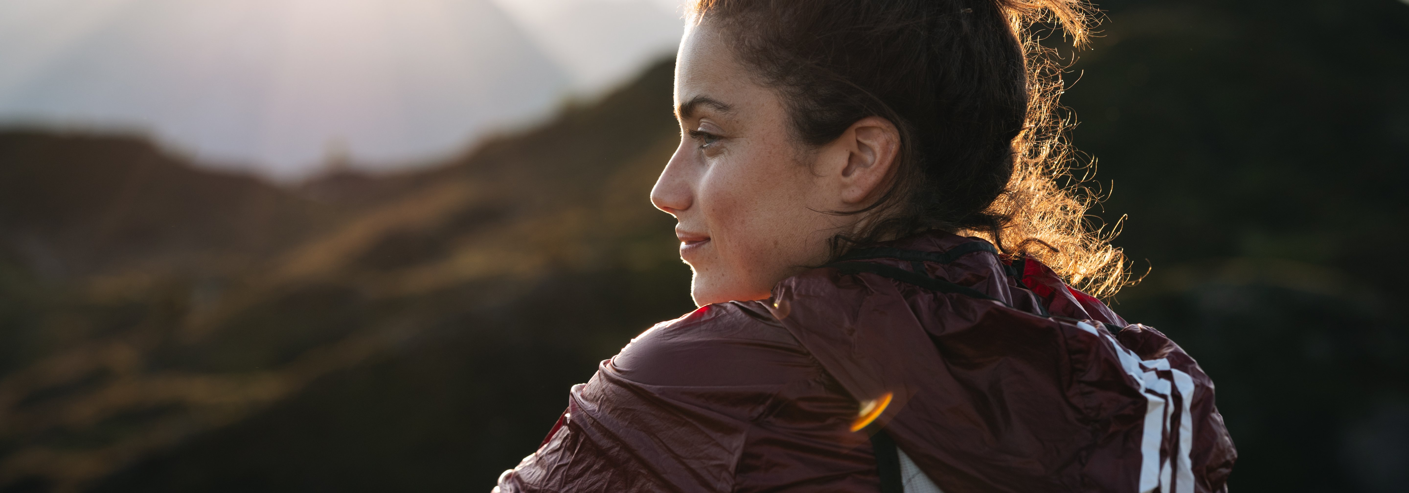 https://storage.googleapis.com/oneworld-prod/assets/Kimi-Schreiber-x-BLACKROLL_Trailrunnerin.jpg?v=1722954456