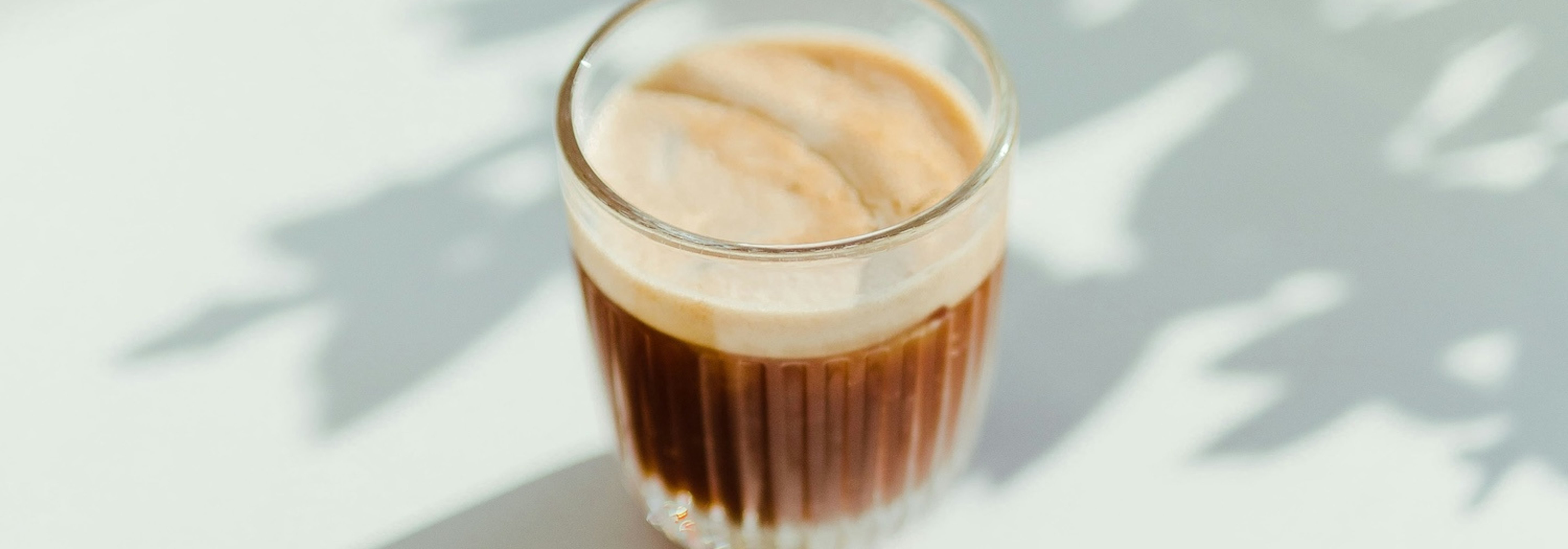 https://storage.googleapis.com/oneworld-prod/assets/Koffein-2.jpg?v=1762781464