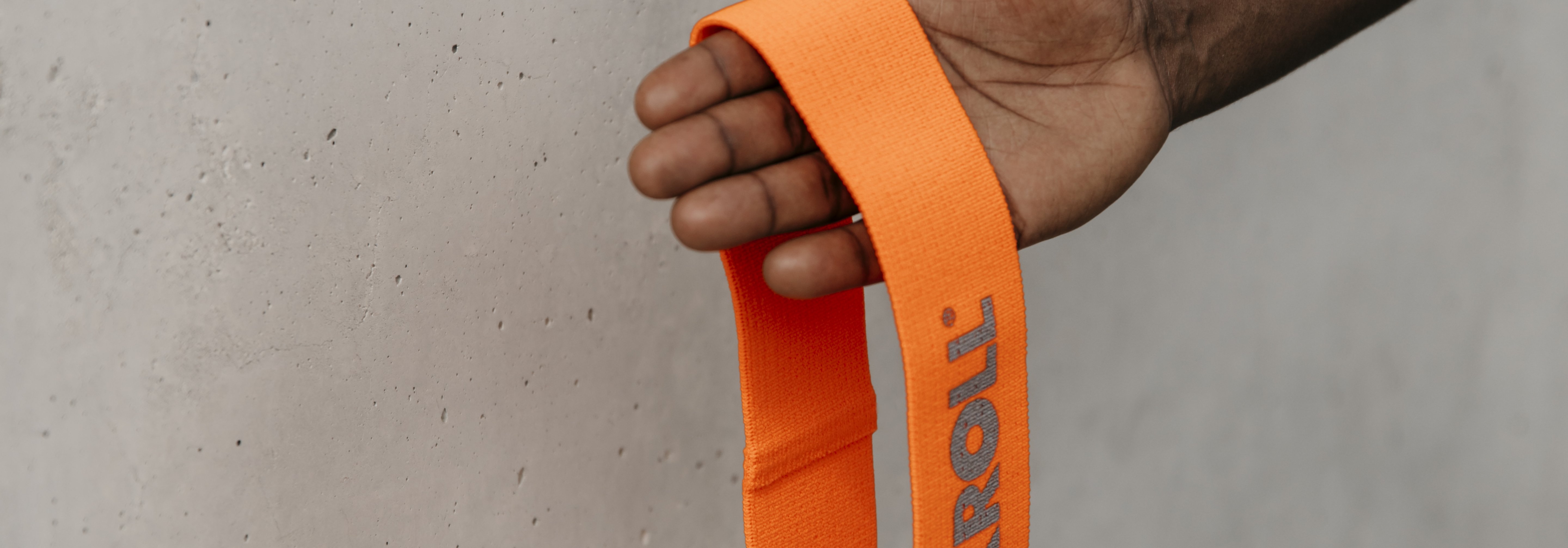 https://storage.googleapis.com/oneworld-prod/assets/Loop-Band_Hand.jpg?v=1641972997