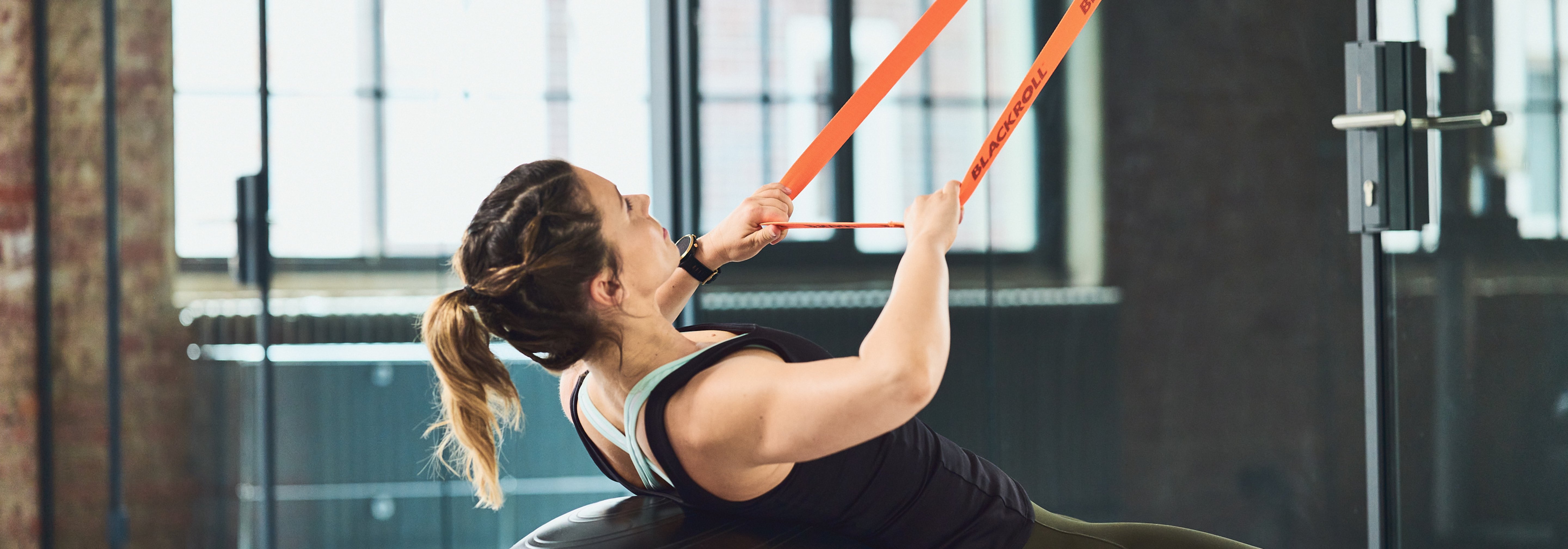https://storage.googleapis.com/oneworld-prod/assets/blackroll-fitness-training-home-workout.jpg?v=1641812939