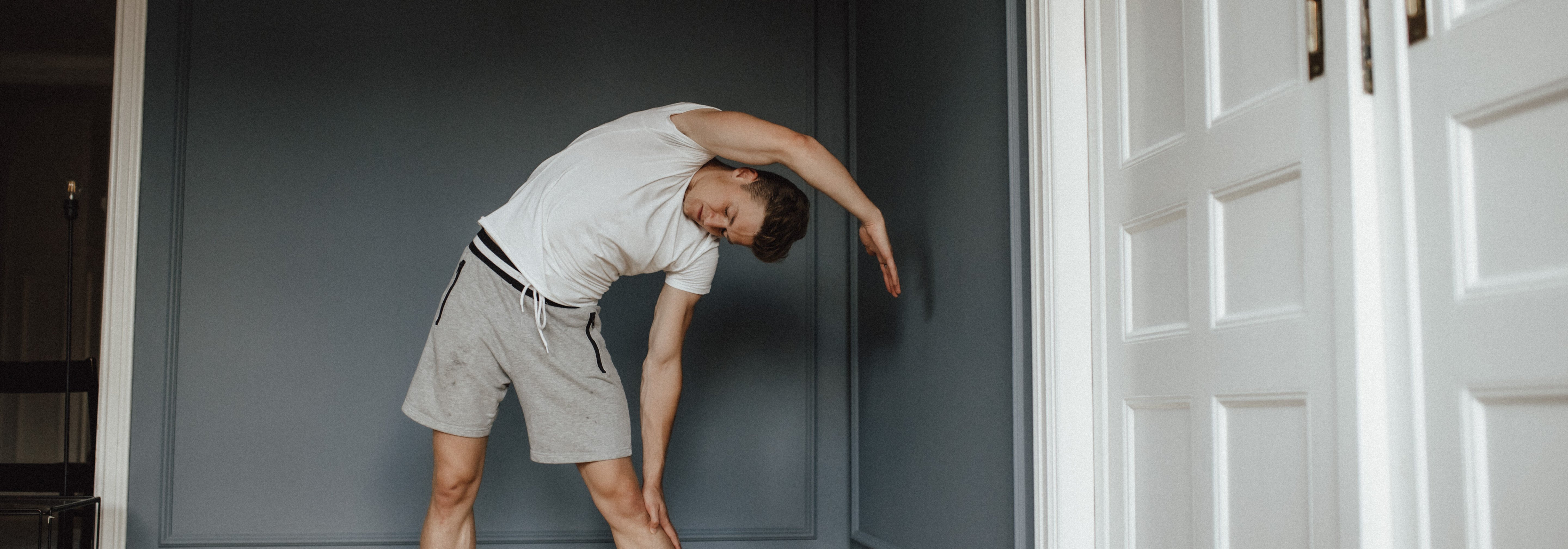 https://storage.googleapis.com/oneworld-prod/assets/fascial-stretching.jpg?v=1628192893
