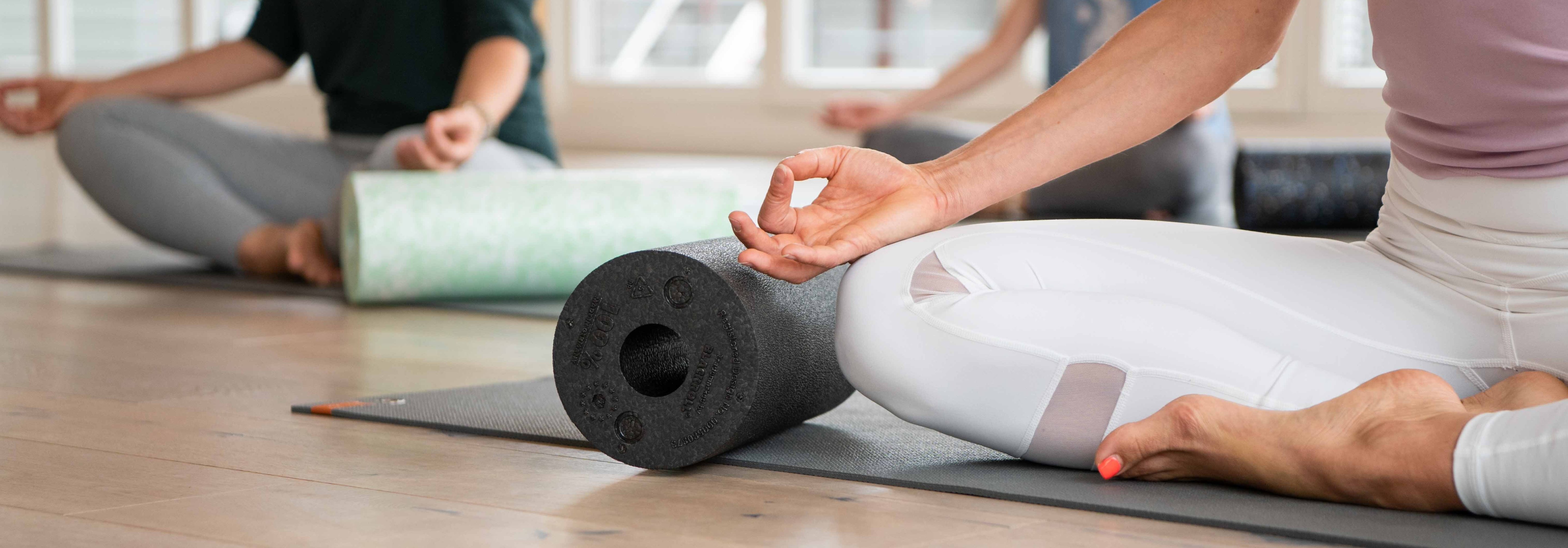 https://storage.googleapis.com/oneworld-prod/assets/unterschied-faszien-yoga-klassisches-yoga.jpg?v=1648643668