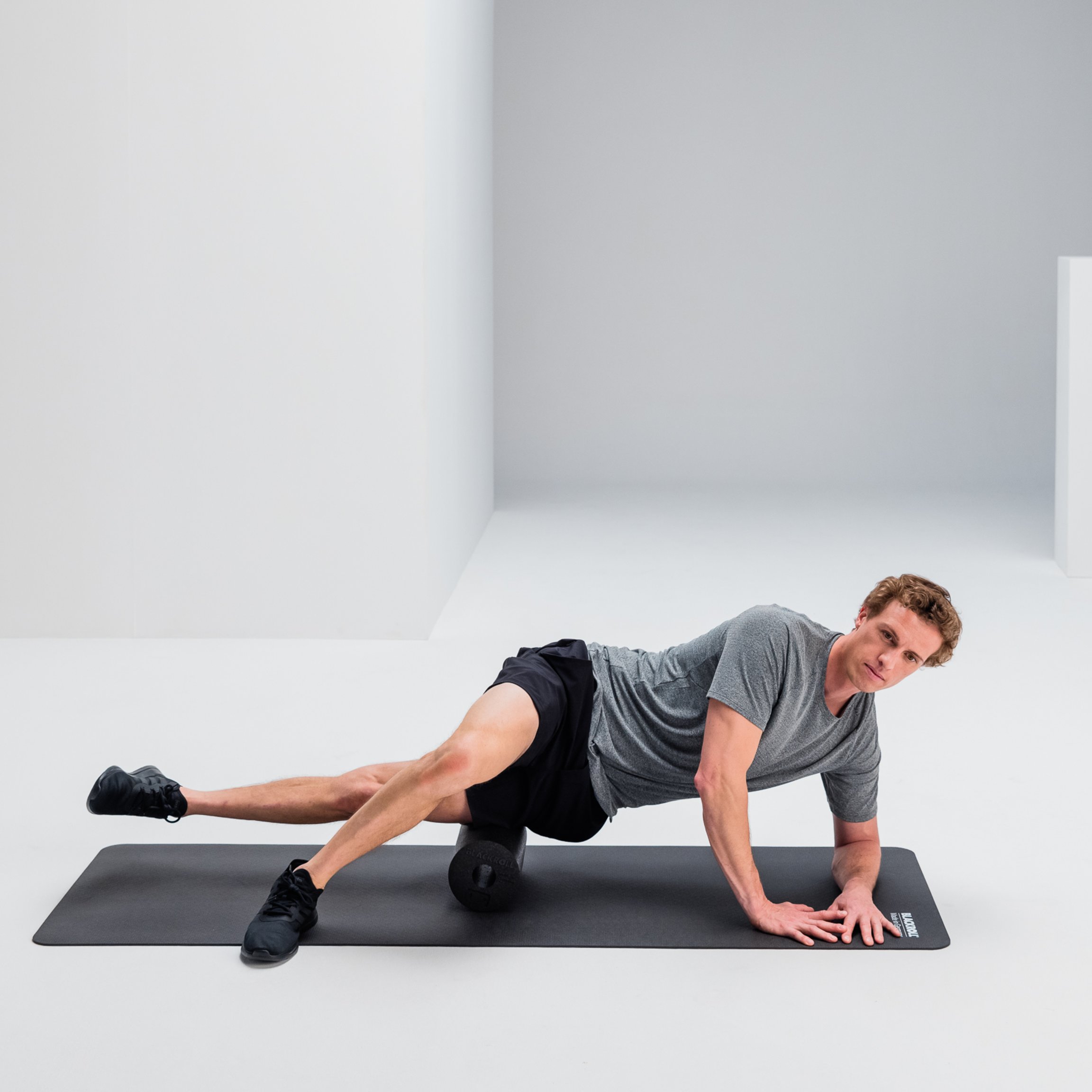 Massage of the outer thigh