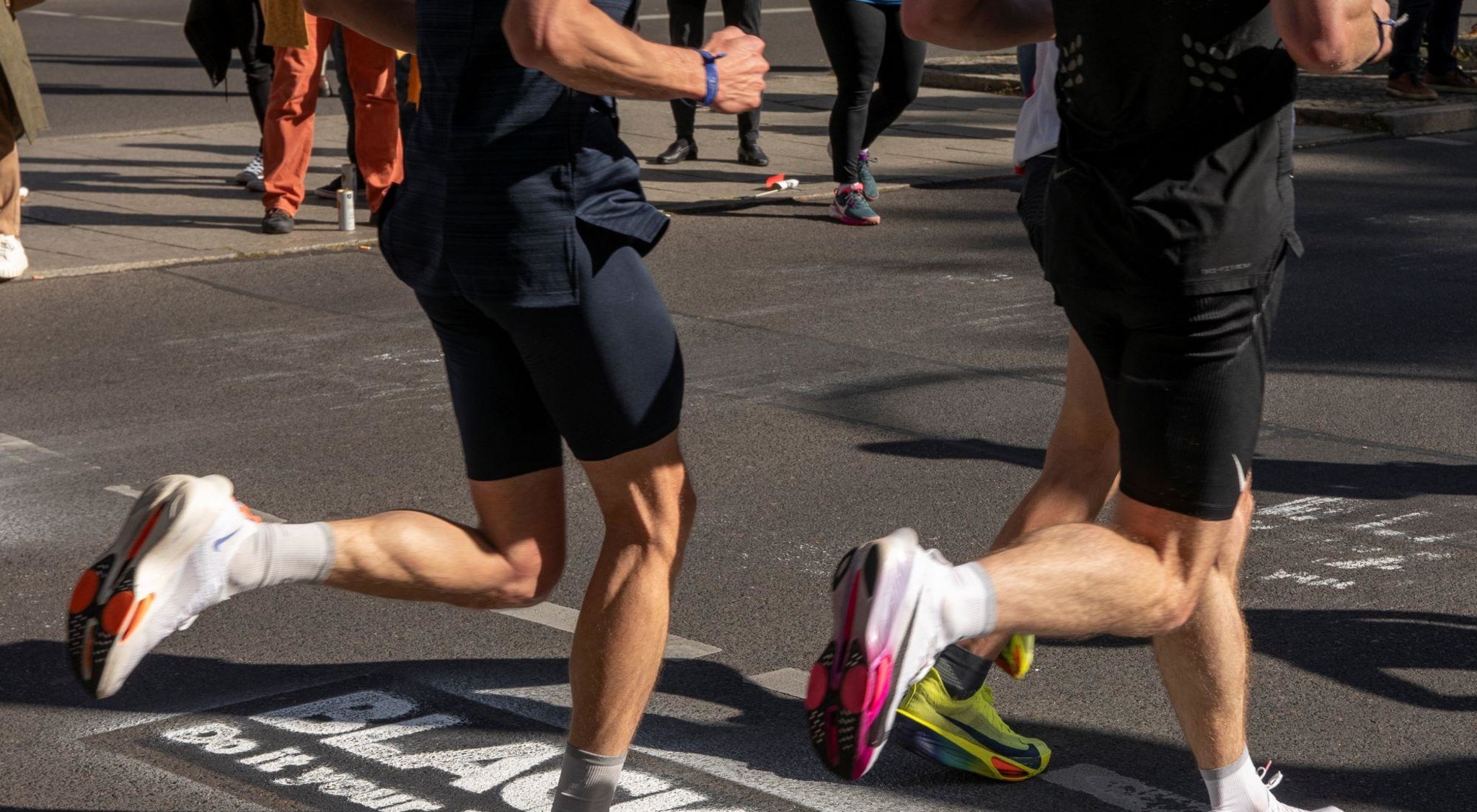 https://storage.googleapis.com/oneworld-prod/assets/Carbonschuhe_Berlin_Marathon.jpg?v=1748936385%2C0.4614%2C0.6483