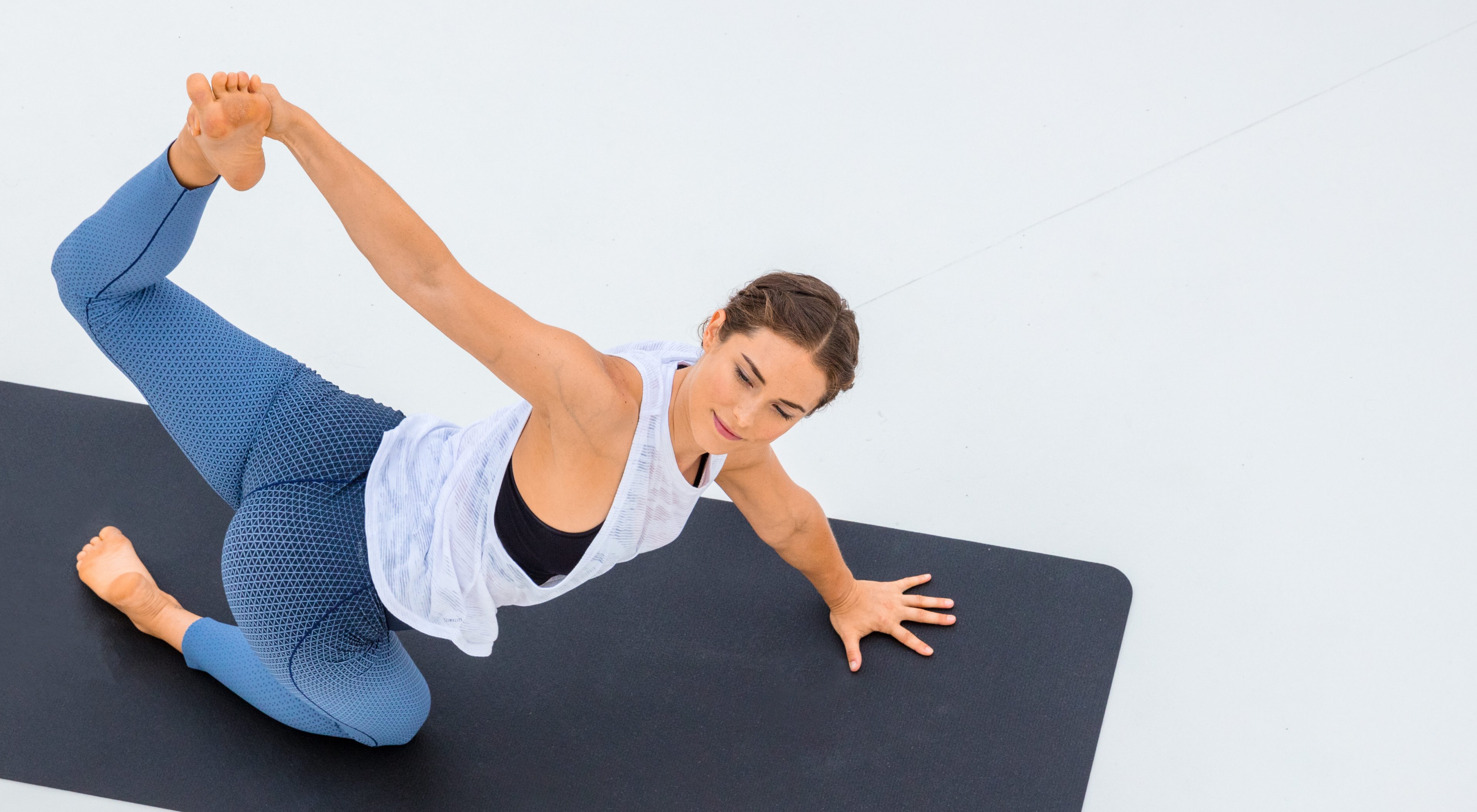 https://storage.googleapis.com/oneworld-prod/assets/2018_BLACKROLL%C2%AE_YOGA_27_2021-06-17-123253_drlm.jpg?v=1623933177%2C0.4487%2C0.4634