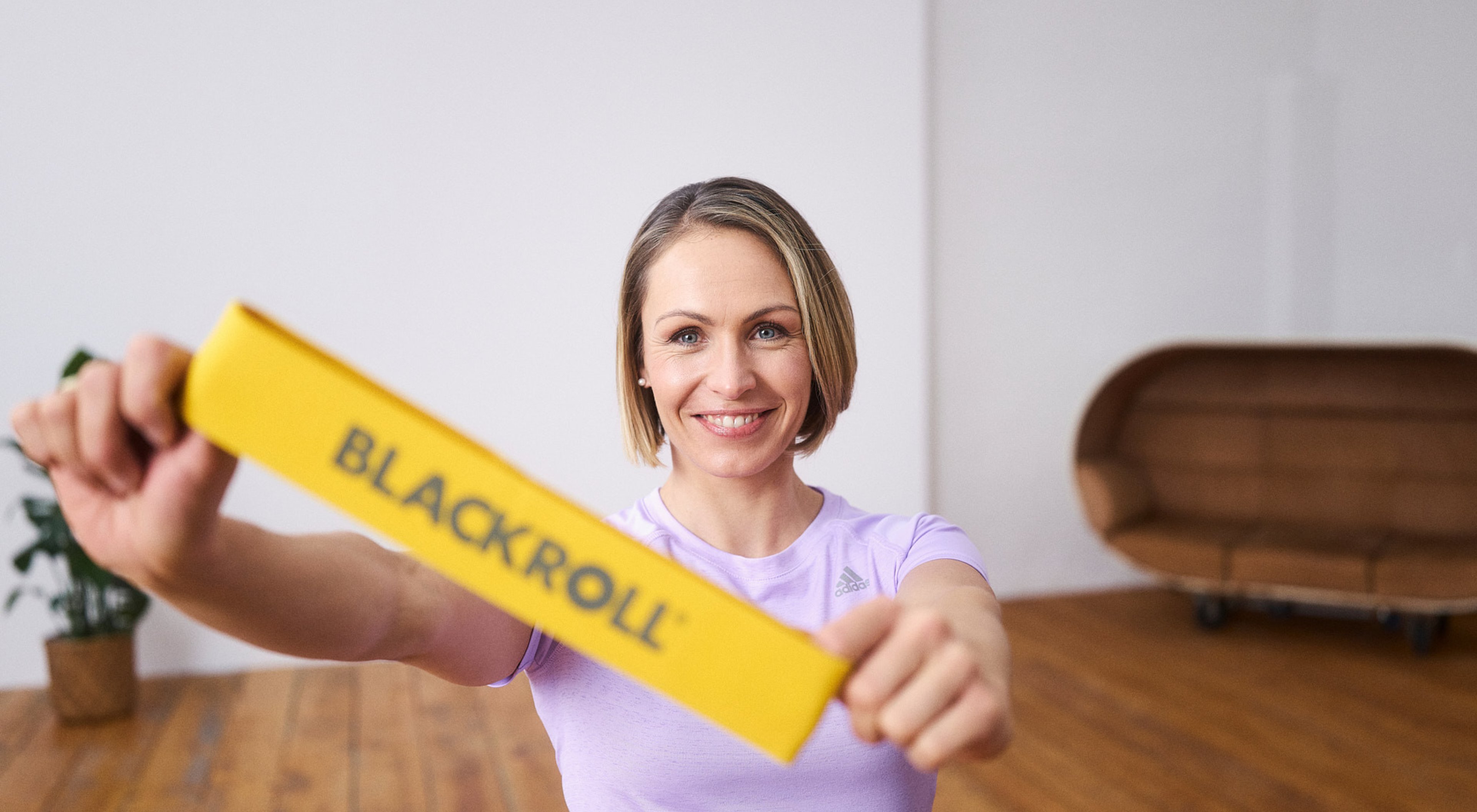 https://storage.googleapis.com/oneworld-prod/assets/Magdalena-Neuner_BLACKROLL-Ruecken-Praeventionskurs_Loop-Band.jpg?v=1753687658%2C0.3682%2C0.3656