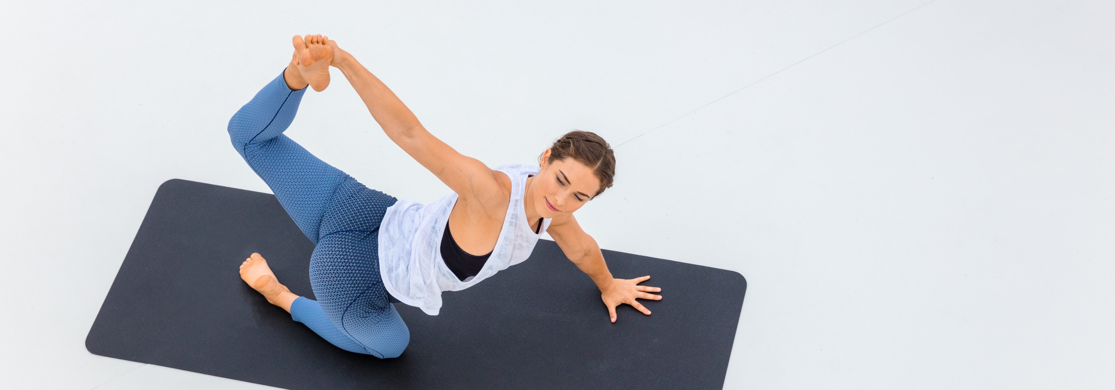 https://storage.googleapis.com/oneworld-prod/assets/2018_BLACKROLL%C2%AE_YOGA_27_2021-06-17-123253_drlm.jpg?v=1623933177%2C0.4487%2C0.4634