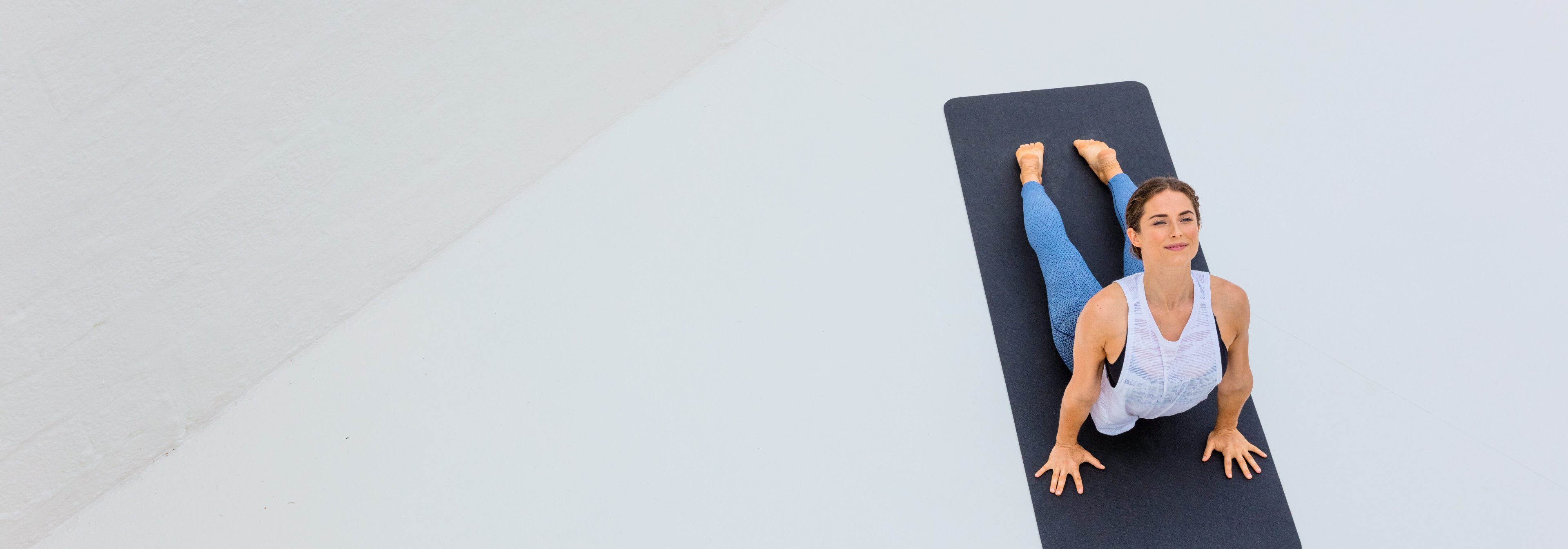 https://storage.googleapis.com/oneworld-prod/assets/2018_BLACKROLL%C2%AE_YOGA_29_2021-06-17-101118_vefc.jpg?v=1623924684%2C0.7351%2C0.5073