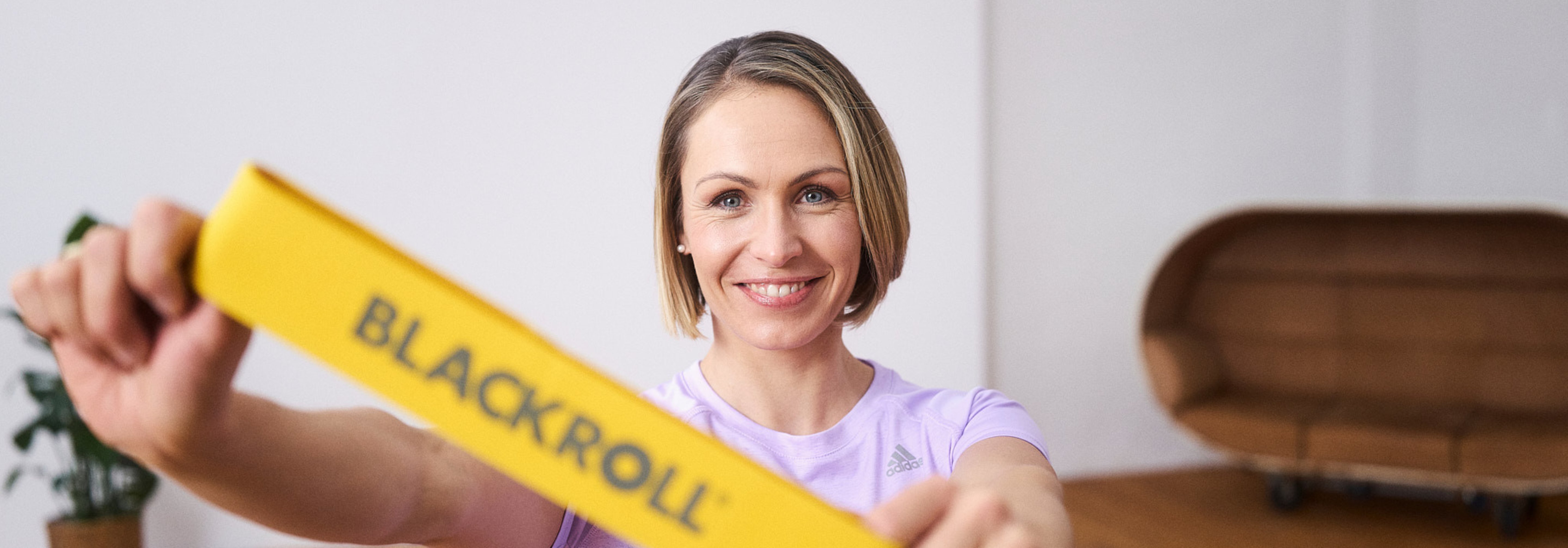 https://storage.googleapis.com/oneworld-prod/assets/Magdalena-Neuner_BLACKROLL-Ruecken-Praeventionskurs_Loop-Band.jpg?v=1753687658%2C0.3682%2C0.3656