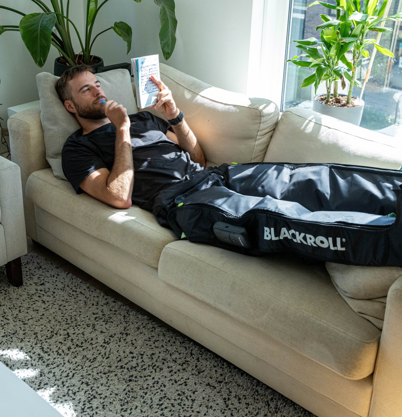 HIDDE BLACKROLL HOME 44