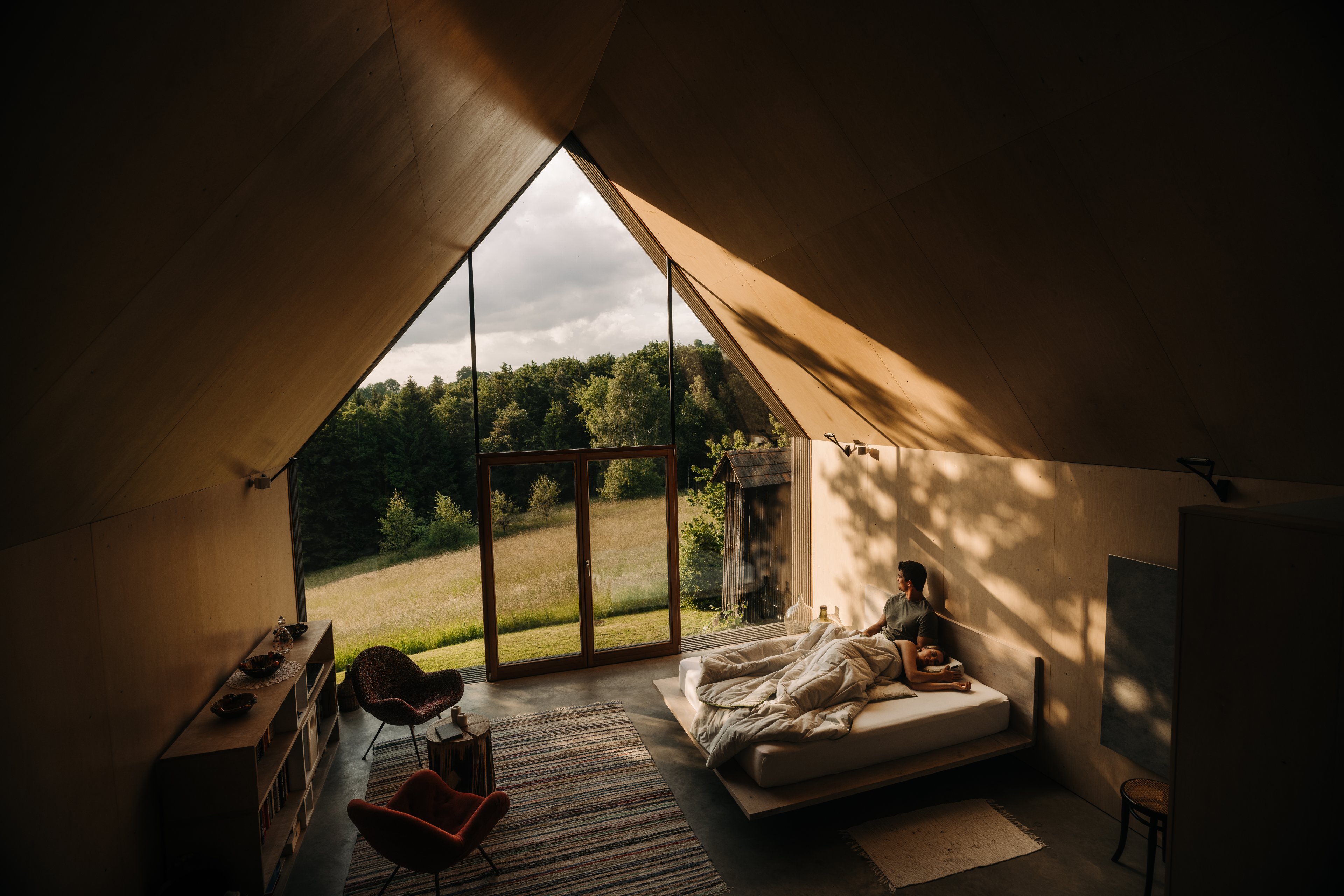 Do couples sleep better than singles?