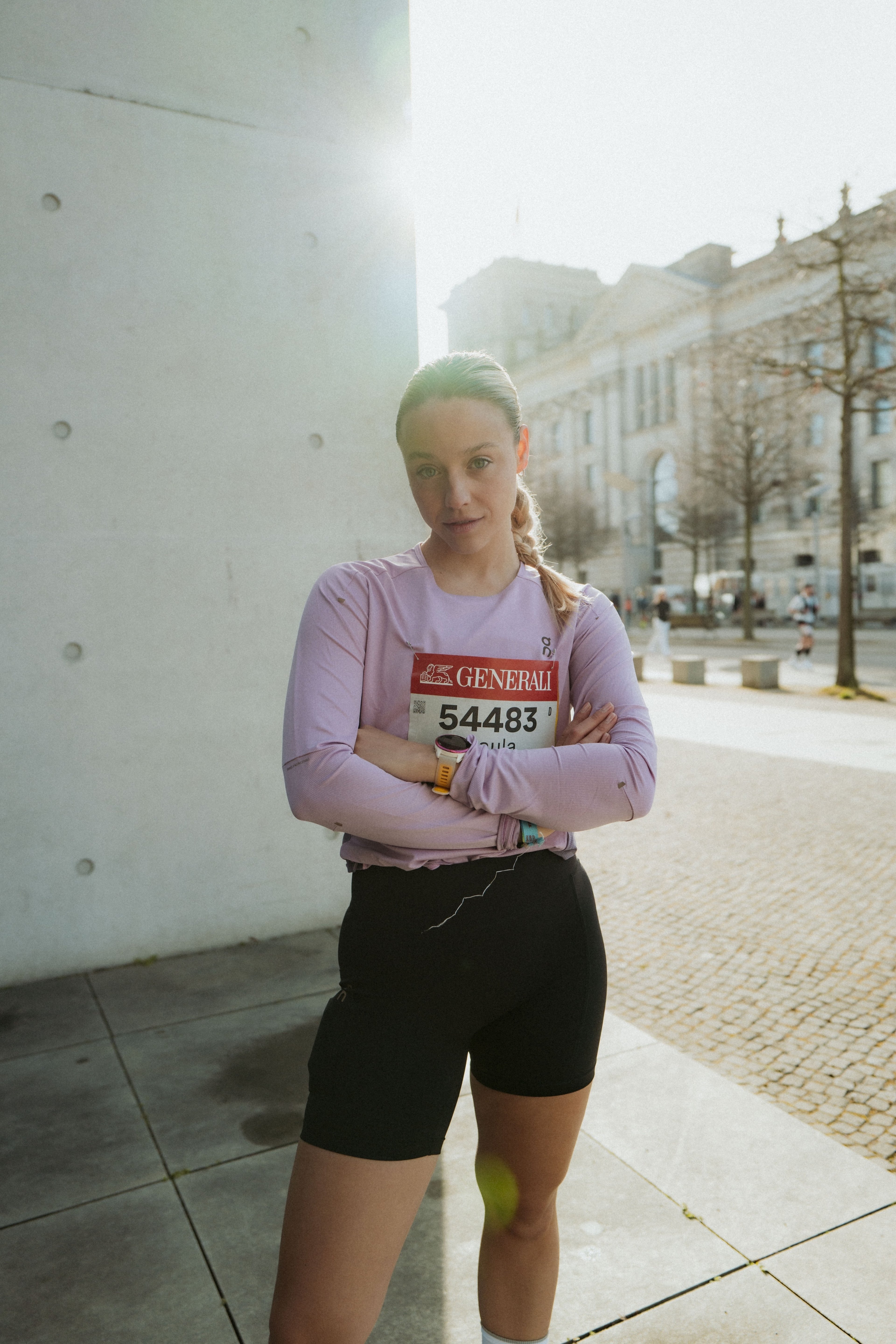 Paula Enzweiler vor dem Rennen im Runningoutfit