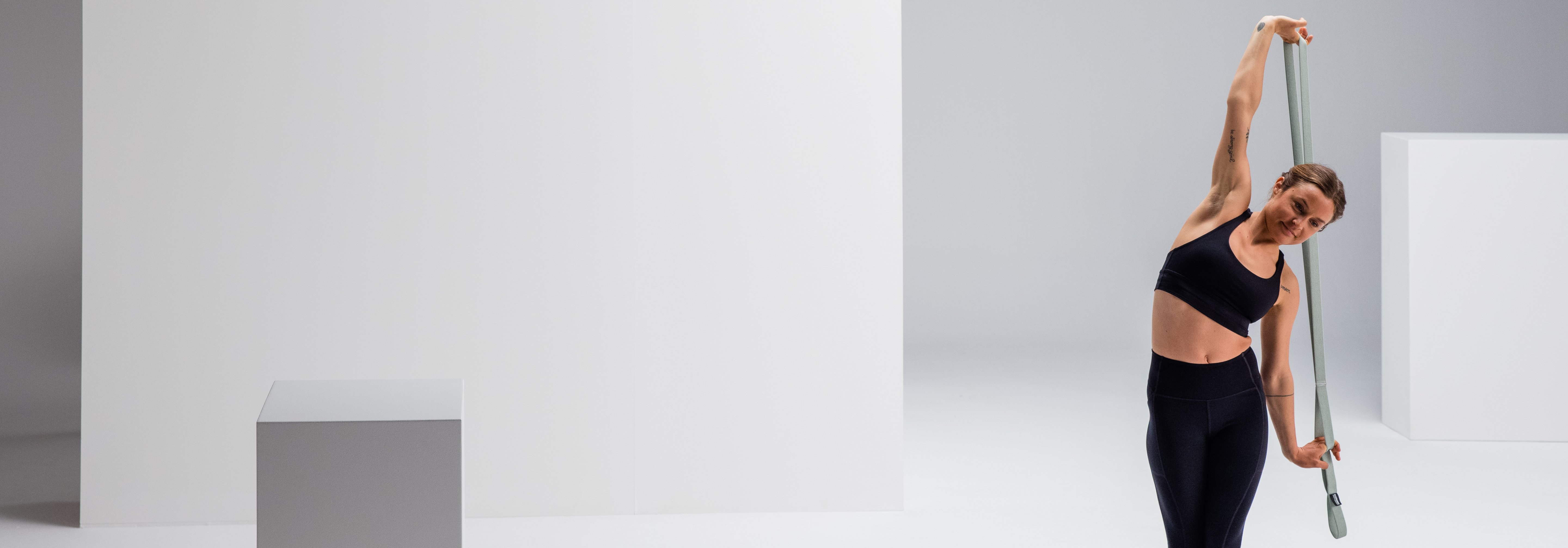 https://storage.googleapis.com/oneworld-prod/assets/STRETCH-BAND_2021-07-12-075325_isyc.jpg?v=1626076407%2C0.8134%2C0.5412