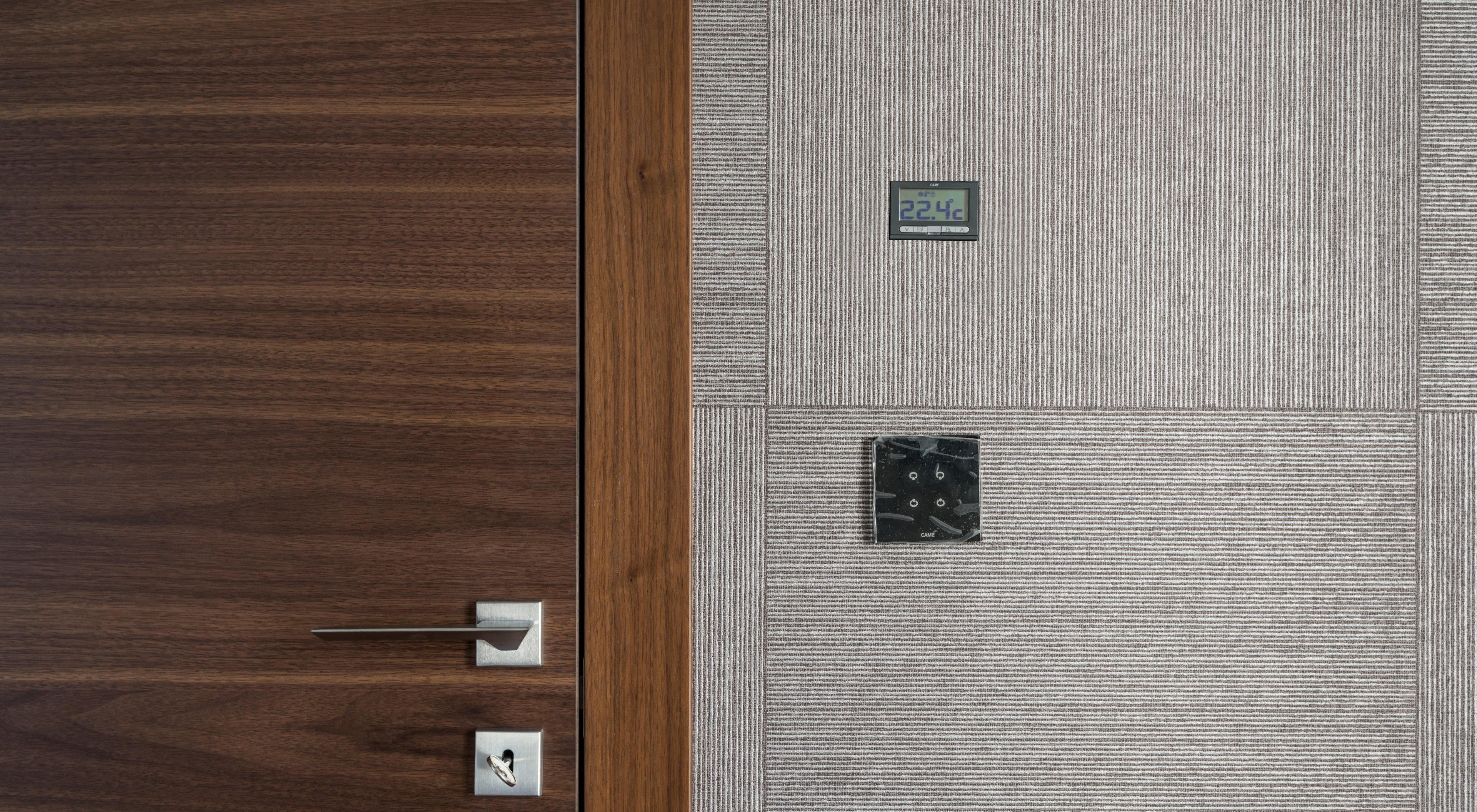 https://storage.googleapis.com/oneworld-prod/assets/Luftfeuchtigkeit-im-schlafzimmer-richtige-temperatur.jpeg?v=1683890135%2C0.6342%2C0.1988