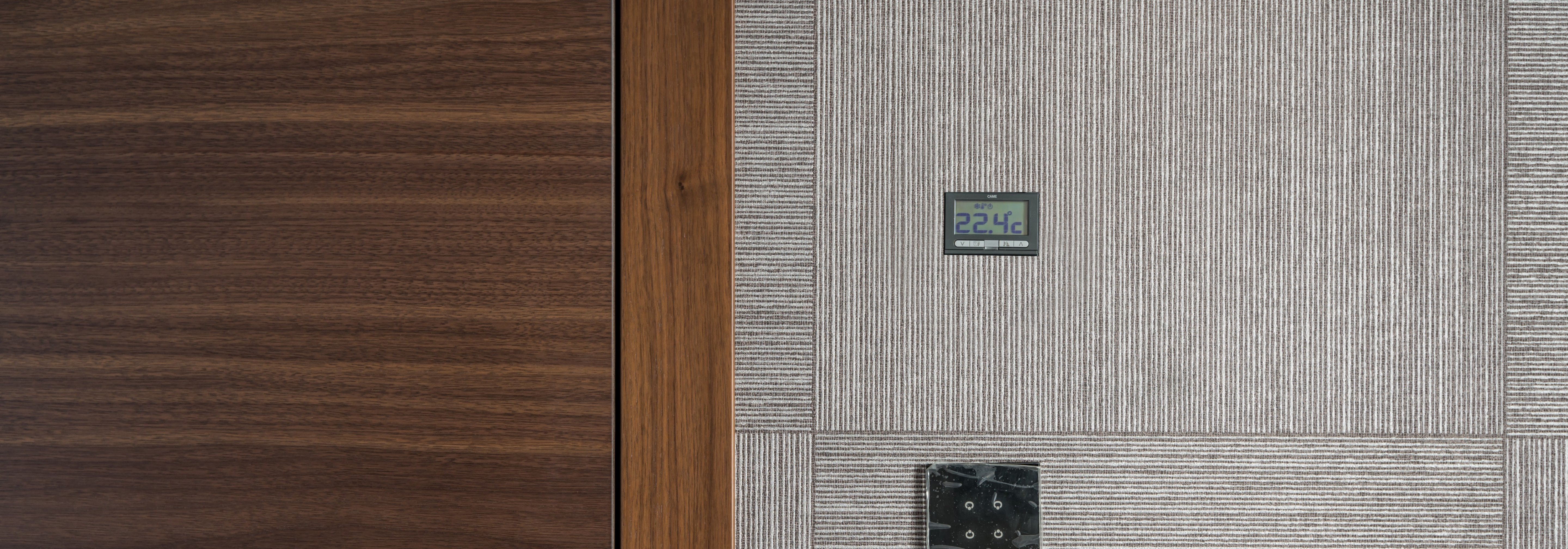 https://storage.googleapis.com/oneworld-prod/assets/Luftfeuchtigkeit-im-schlafzimmer-richtige-temperatur.jpeg?v=1683890135%2C0.6342%2C0.1988