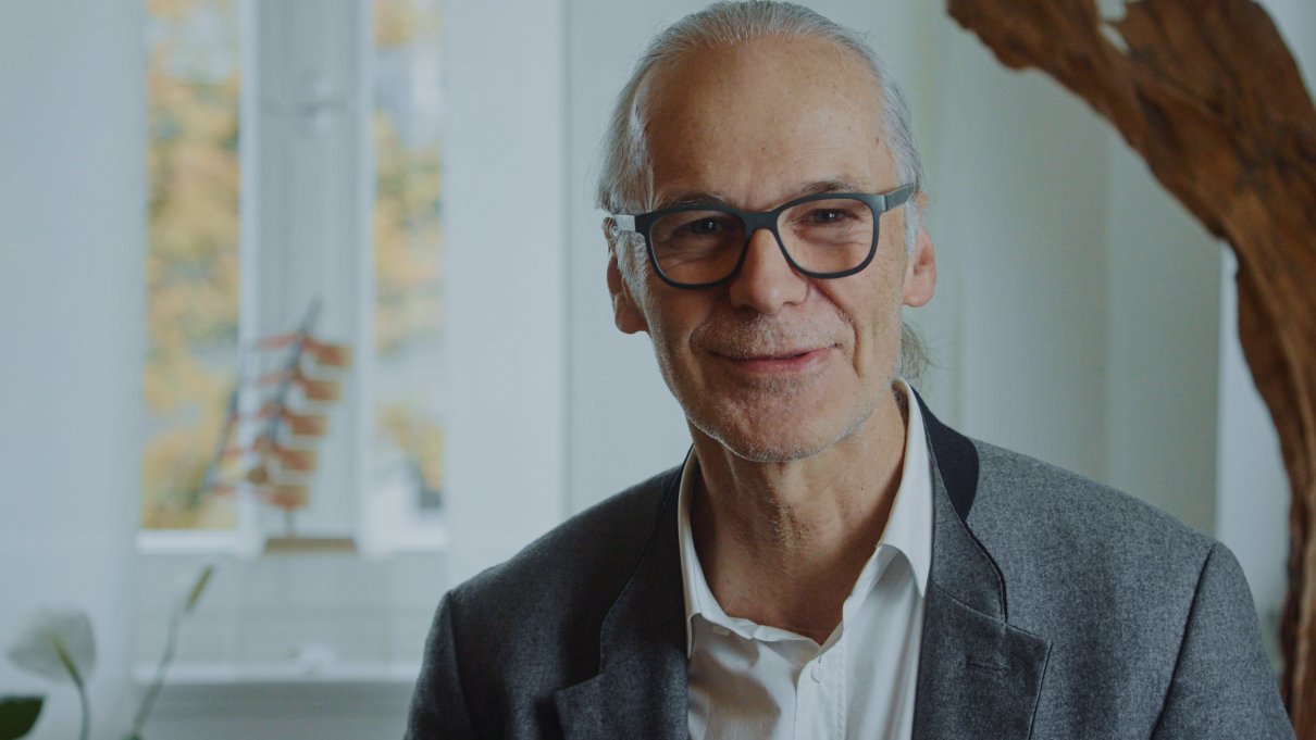 Blackroll Expertenvideo Robert Schleip 00 00 11 17 Standbild001