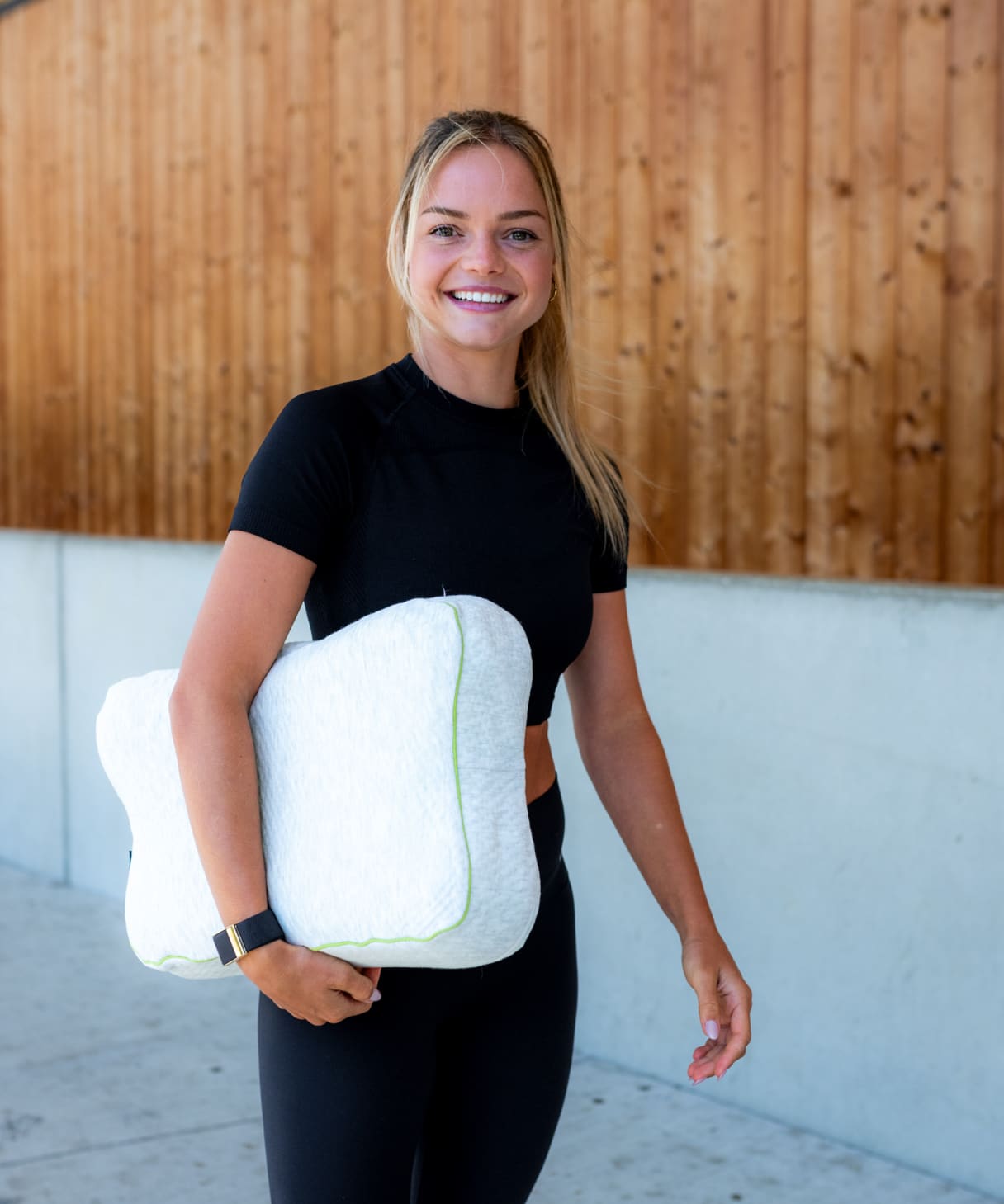 Loena Hendrickx met pillow