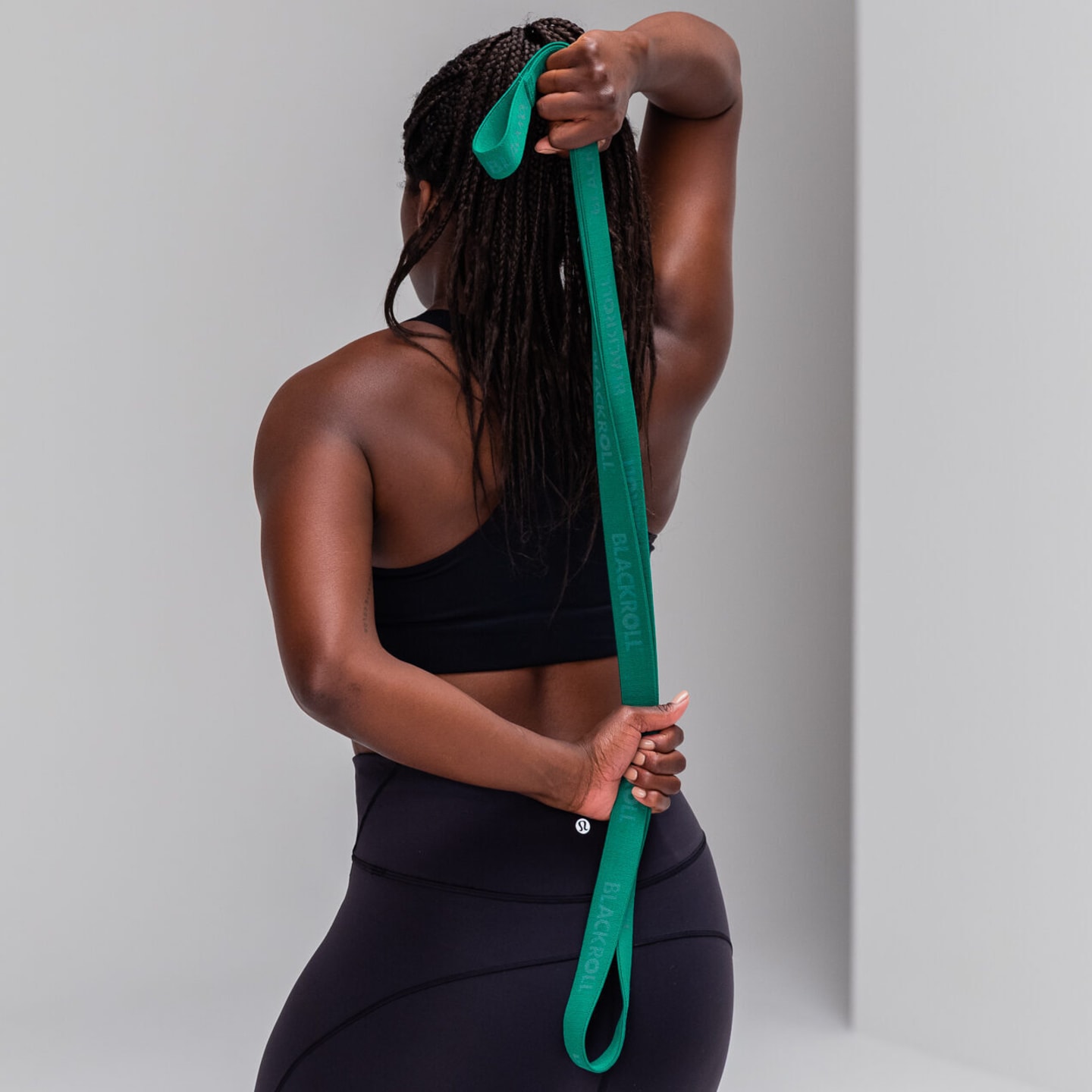Stretching exercise with the SUPER BAND green
