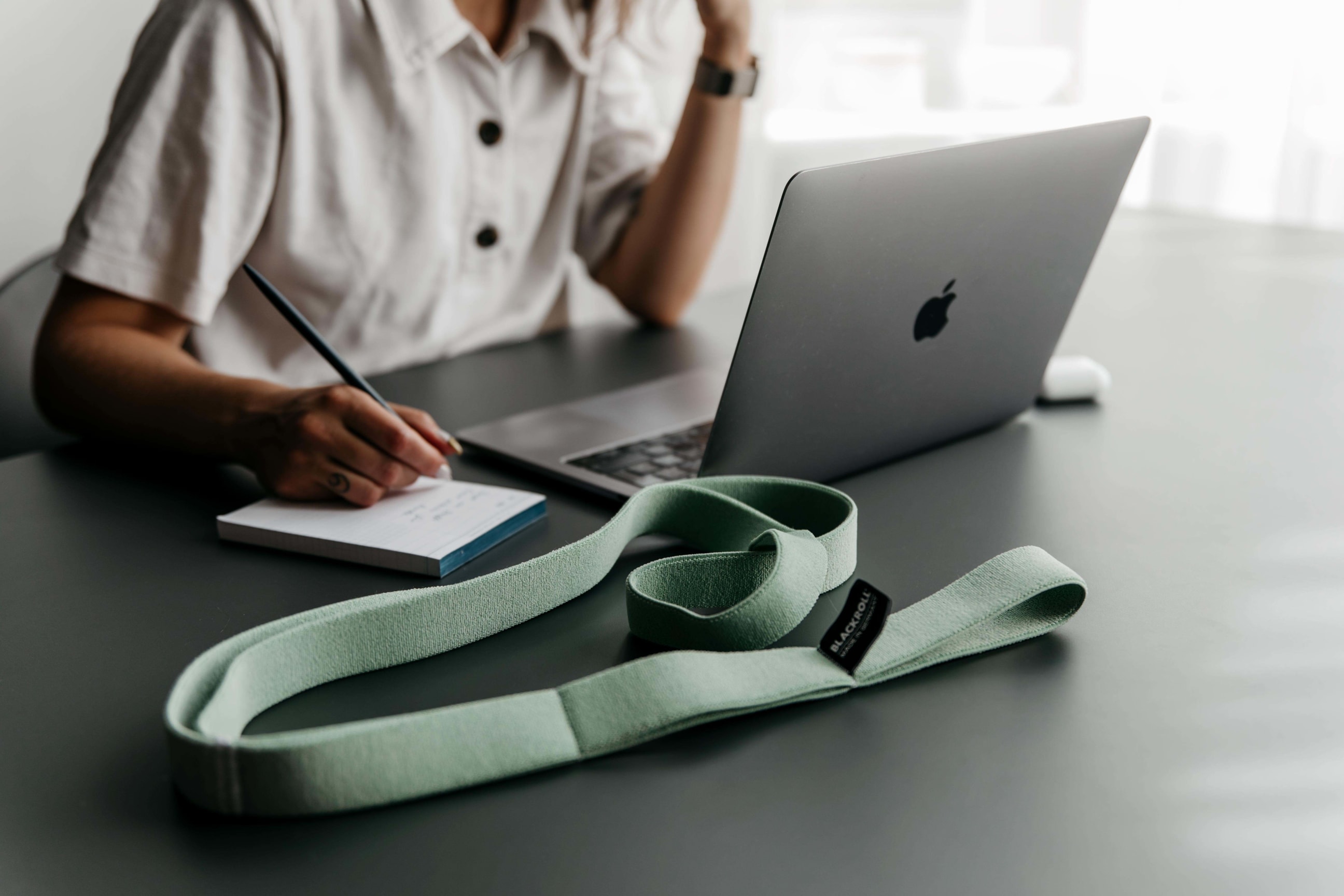 Bewegingspauze met jouw STRETCH BAND van BLACKROLL