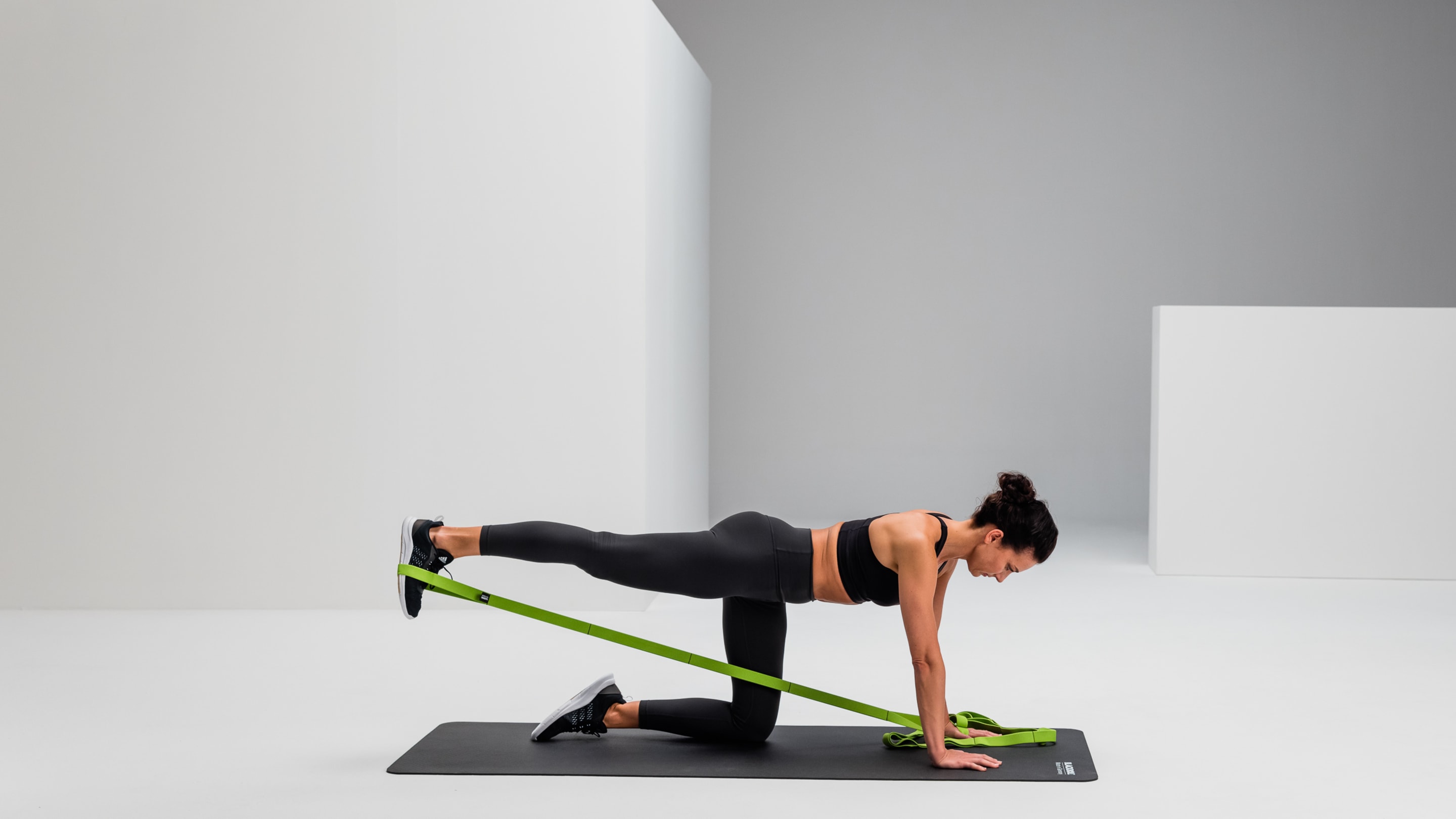 Donkey kicks strengthening blackroll multi band web 3 2 Y2 A2636
