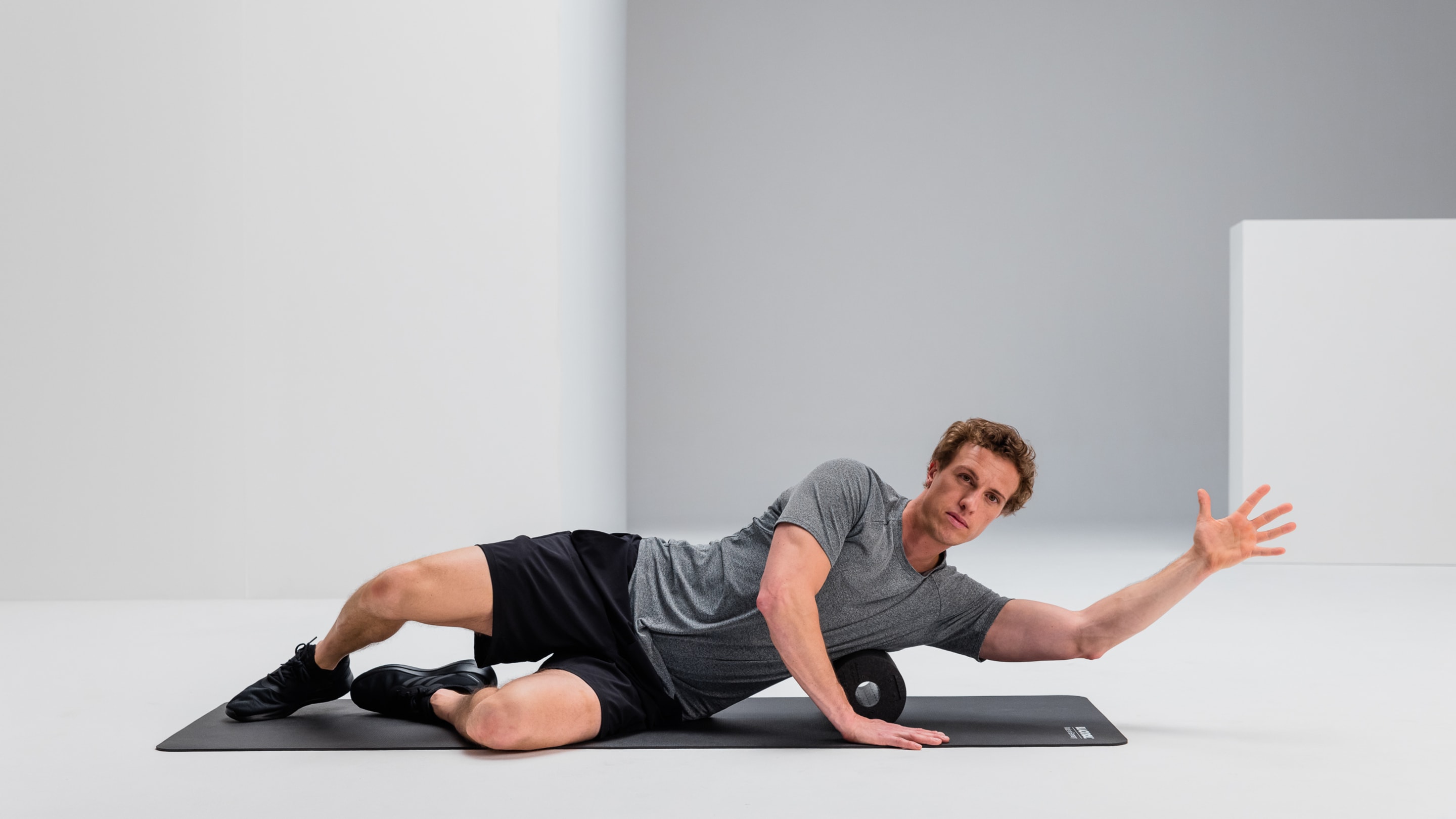 Lat massage recovery blackroll standard web 2 Y2 A7977