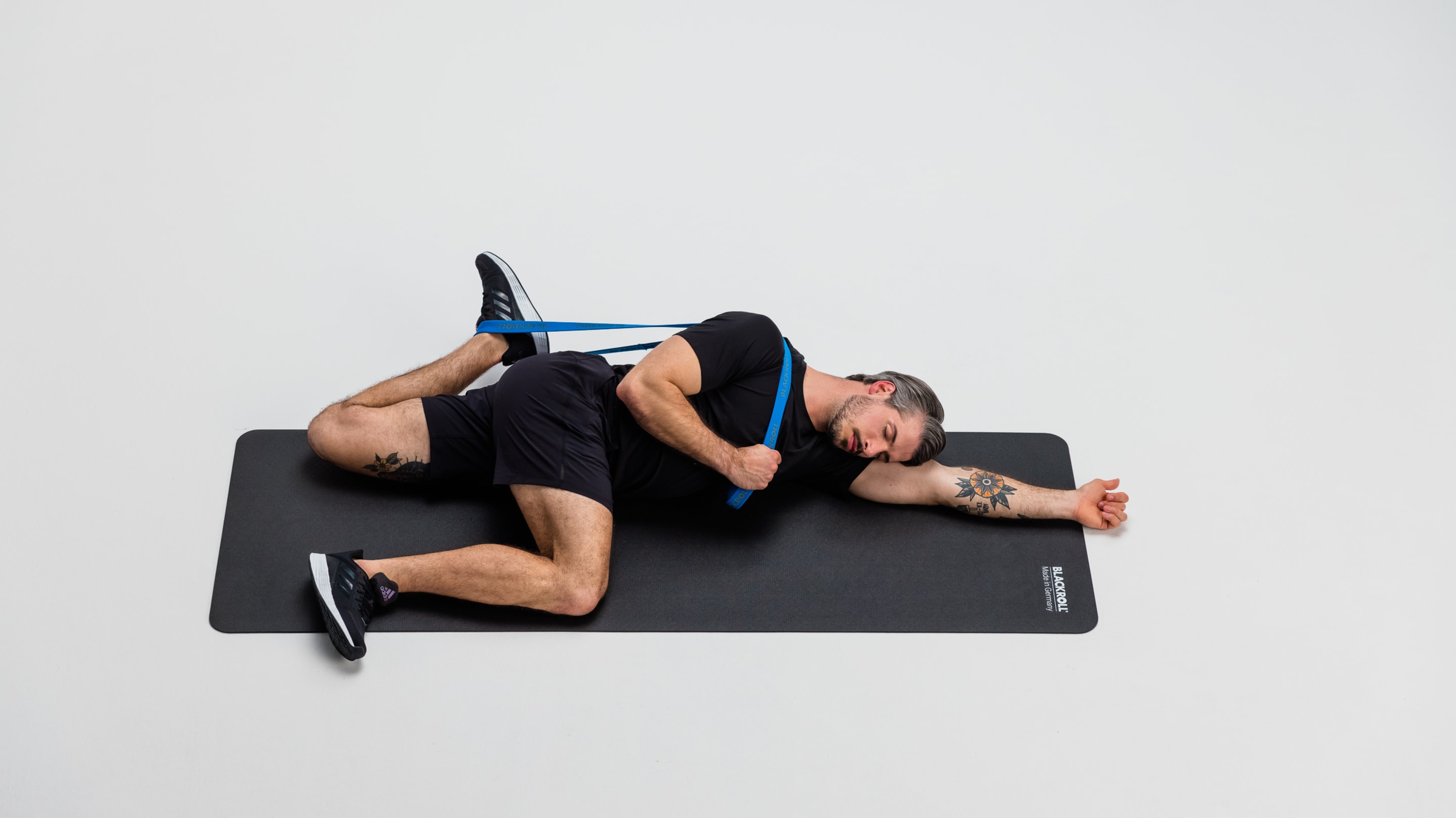 Quads stretch mobility blackroll super band web 2 Y2 A5462 1