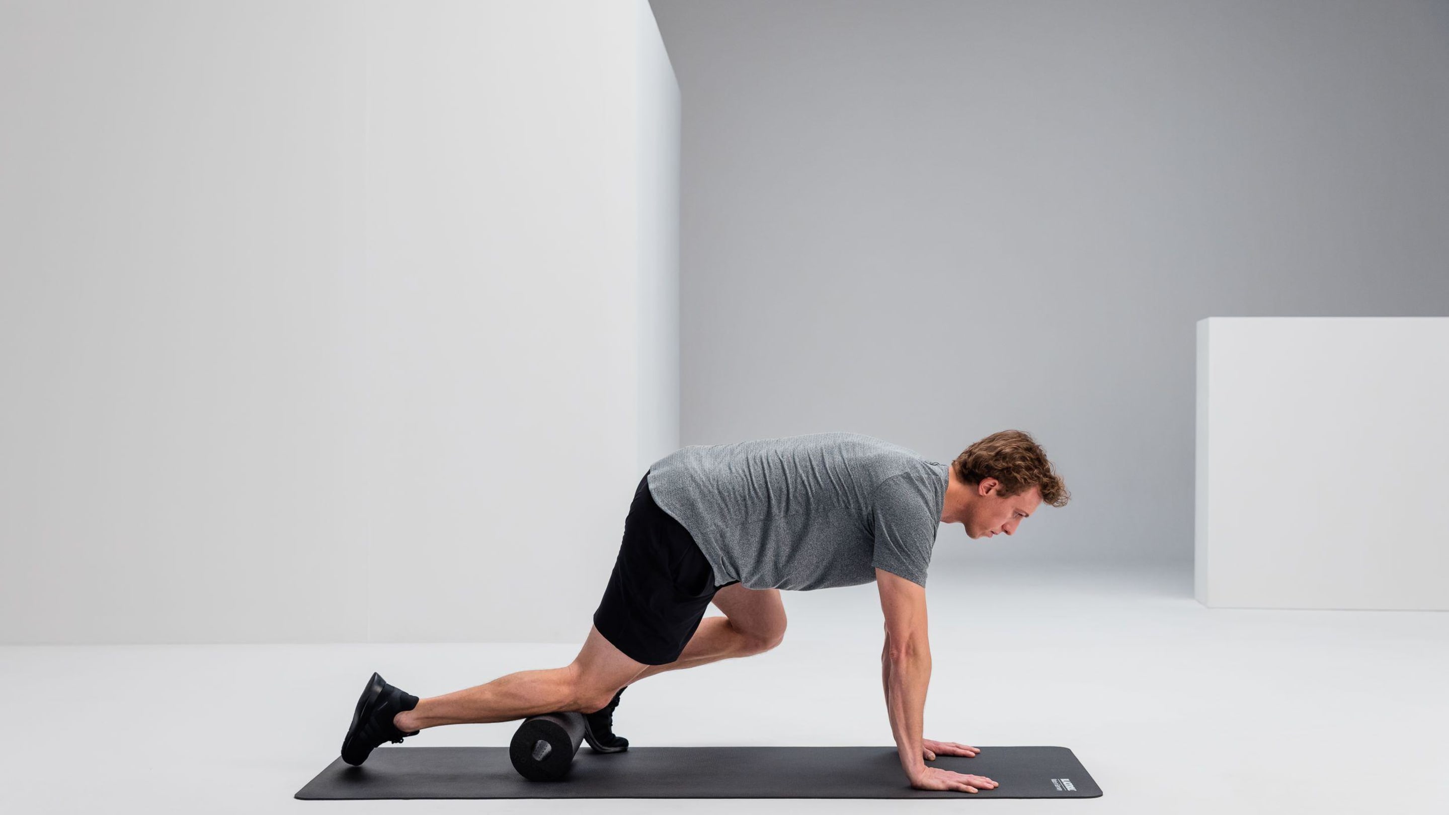 Shin massage recovery blackroll standard