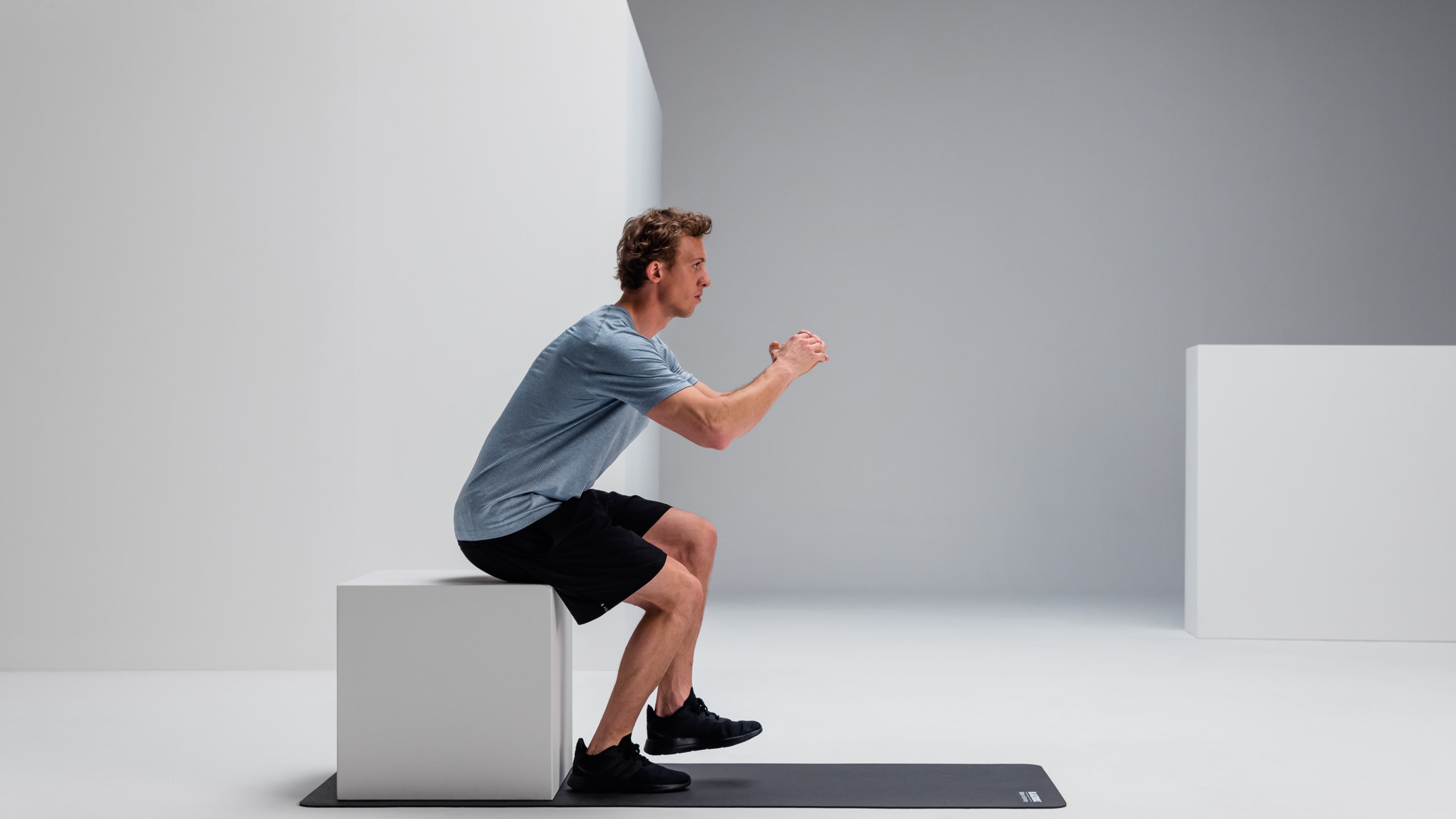 Single leg squat strengthening web 1 2 Y2 A0517