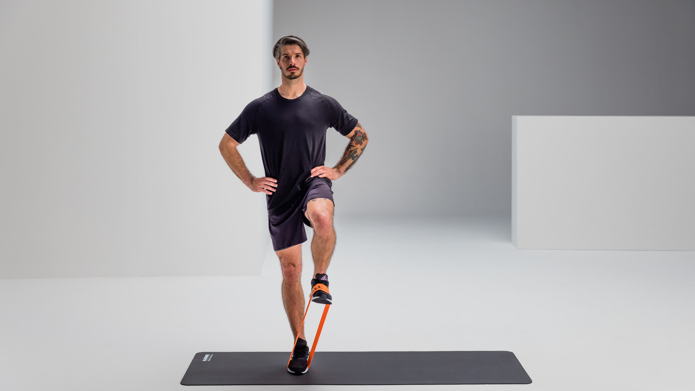 Standing hip flexion strengthening blackroll loop band
