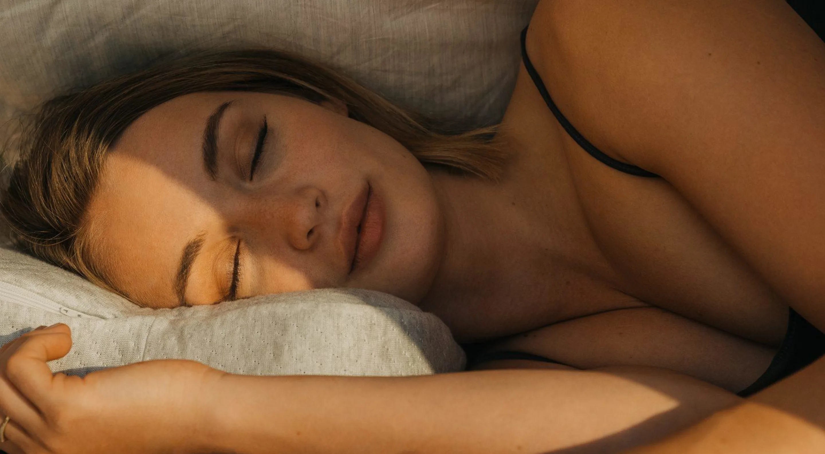https://storage.googleapis.com/oneworld-prod/assets/2Y2A0202_2021_Sleep_Web_2022-08-08-151316_vxqb.webp?v=1705311158