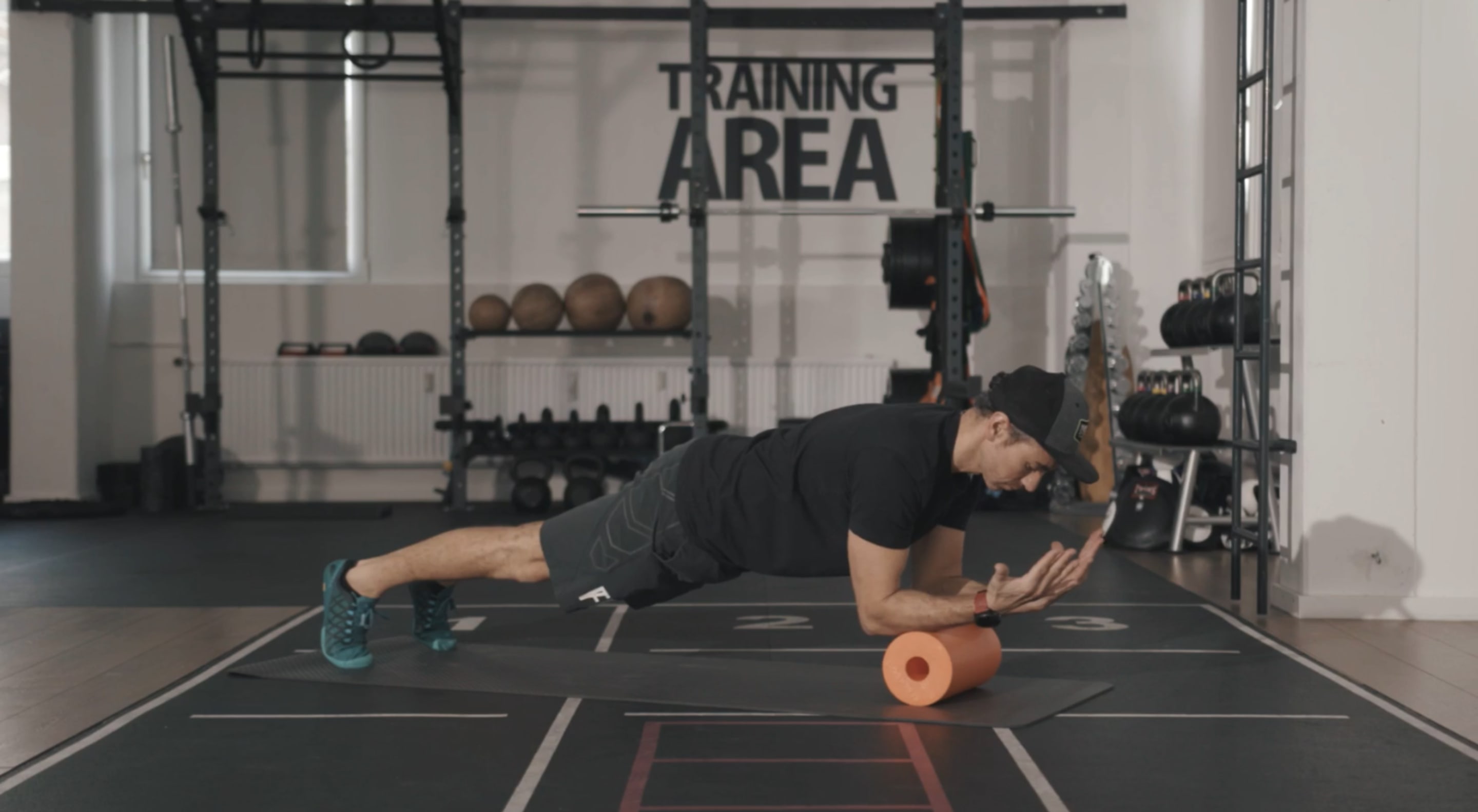 https://storage.googleapis.com/oneworld-prod/assets/45-min-faszien-workouts-zuhause.png?v=1628072592